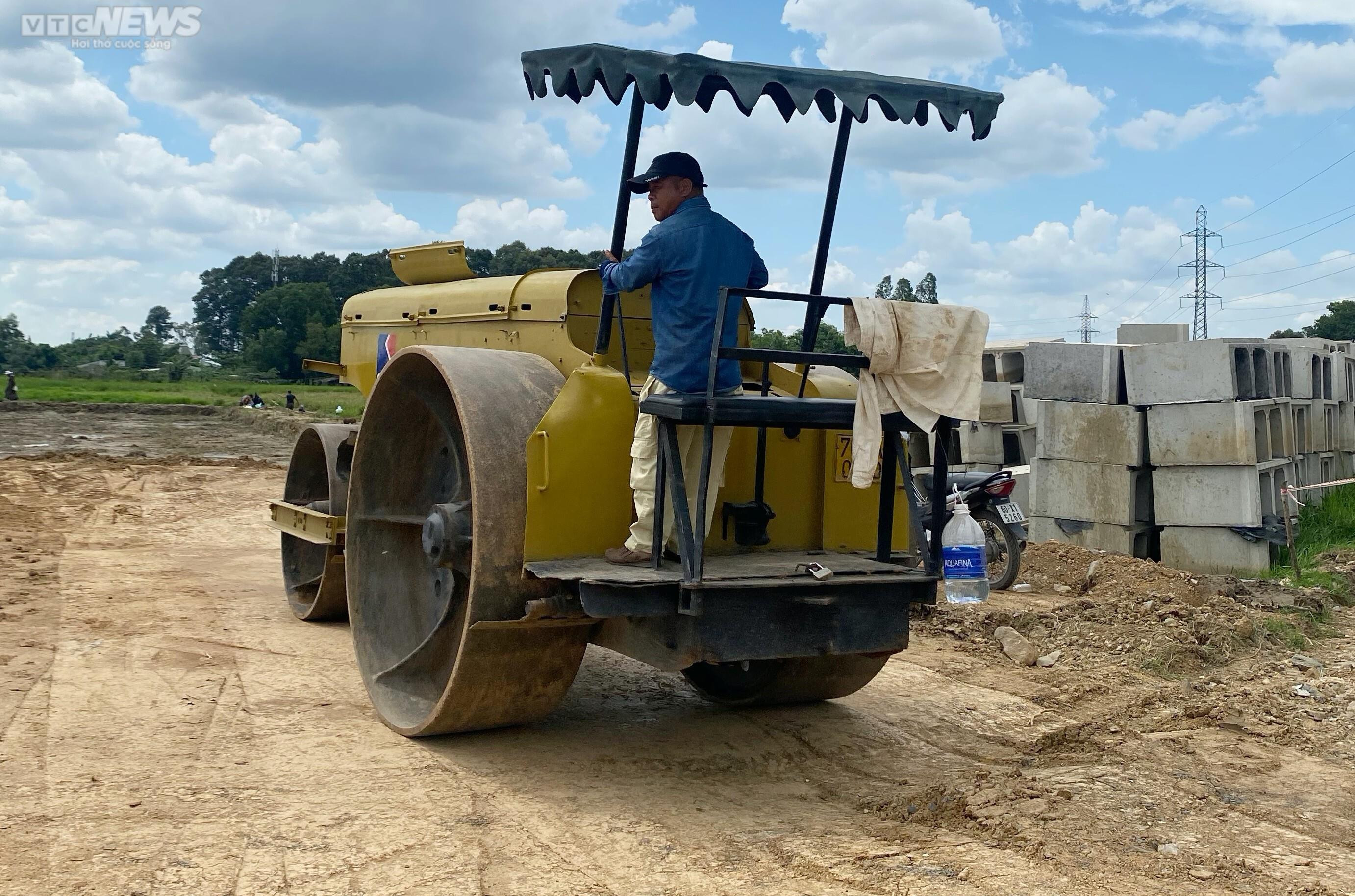 Đồng Nai: Cây cầu 1.500 tỷ đồng khởi công hơn nửa năm vẫn ‘nằm im’ - 6