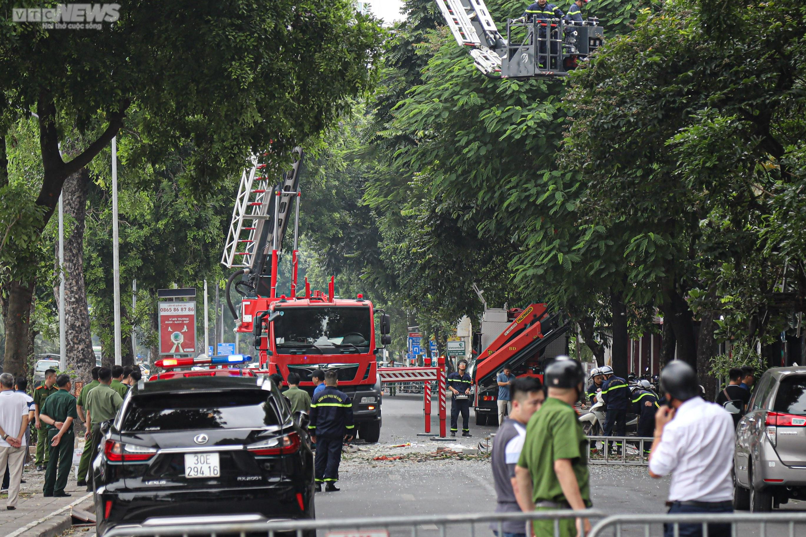 Hiện trường tan hoang sau vụ nổ bình gas tại quán ăn khiến 4 người bị thương - 4