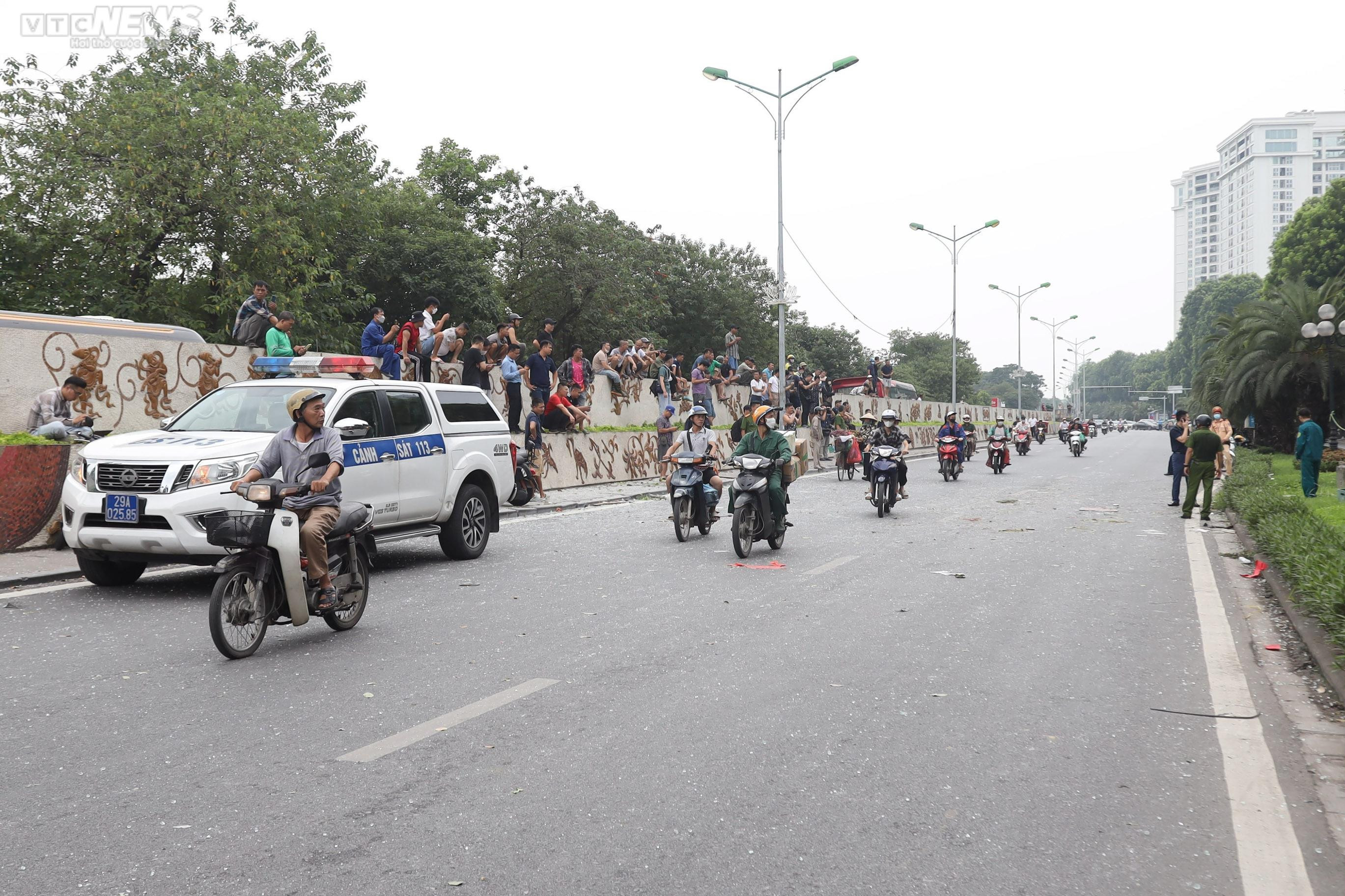 Hiện trường tan hoang sau vụ nổ bình gas tại quán ăn khiến 4 người bị thương - 9