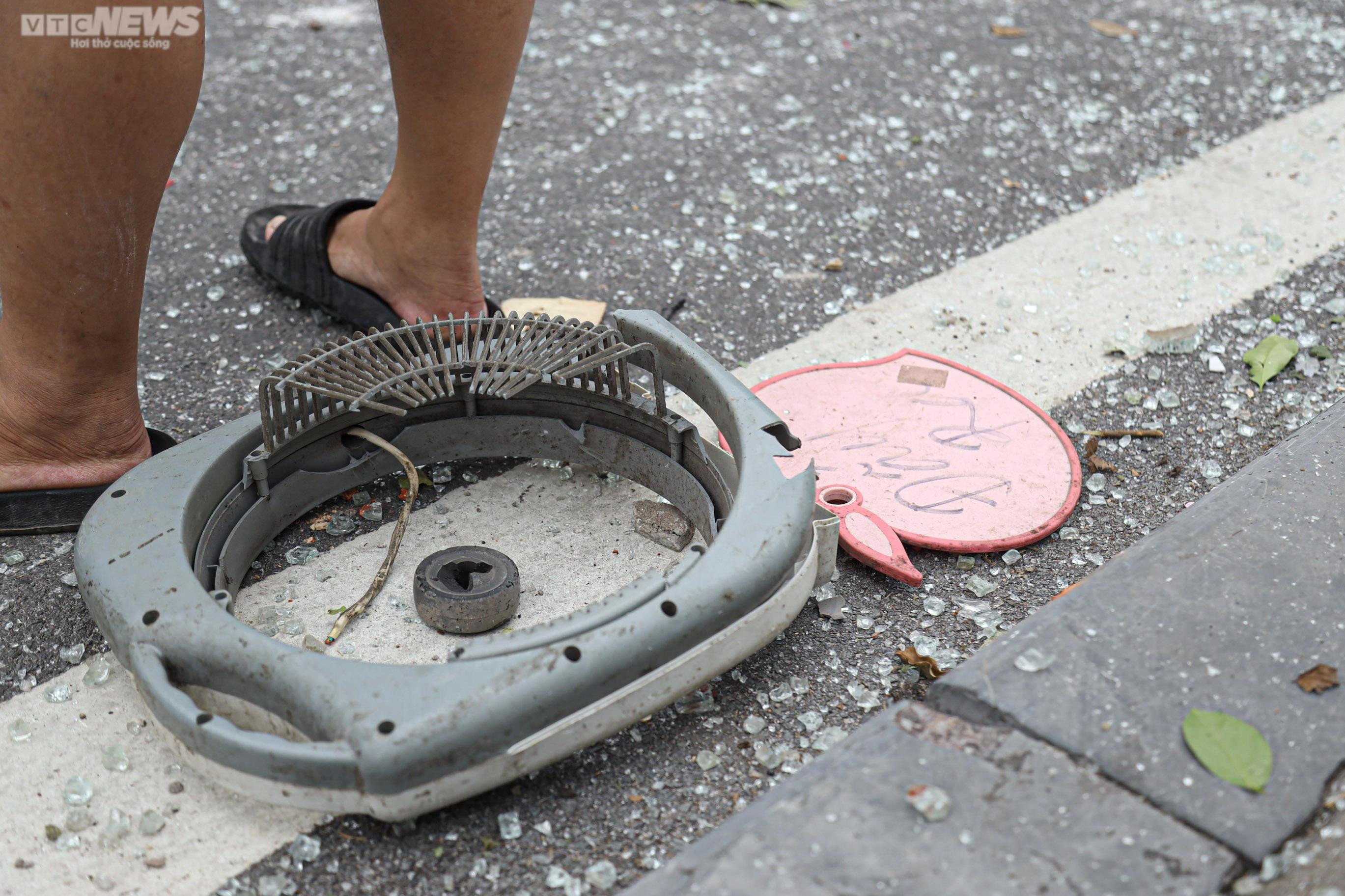 Hiện trường tan hoang sau vụ nổ bình gas tại quán ăn khiến 4 người bị thương - 8