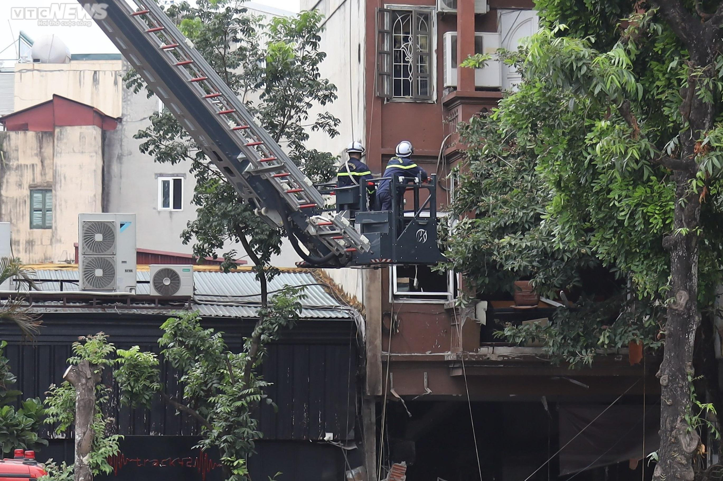 Hiện trường tan hoang sau vụ nổ bình gas tại quán ăn khiến 4 người bị thương - 5