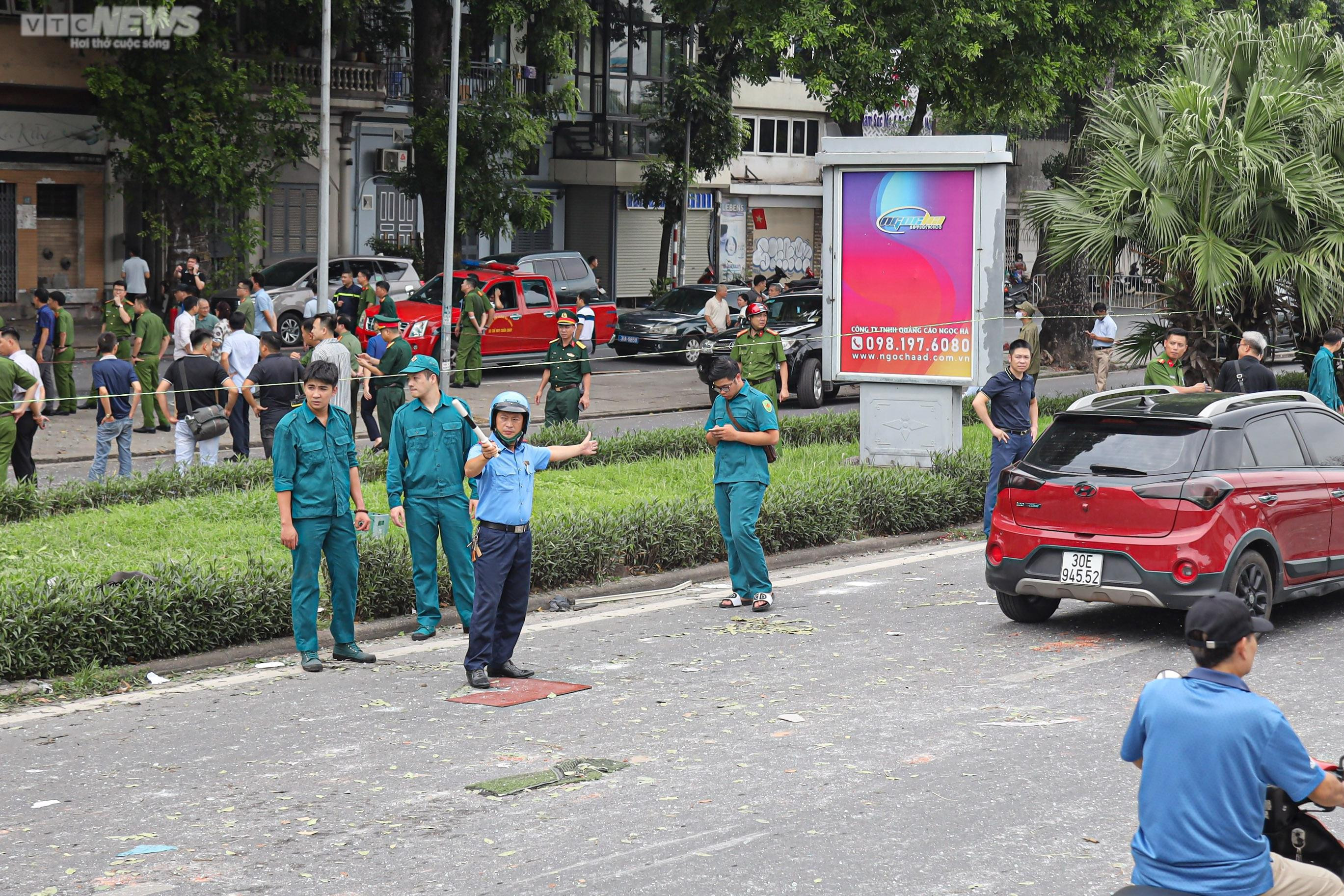 Hiện trường tan hoang sau vụ nổ bình gas tại quán ăn khiến 4 người bị thương - 10
