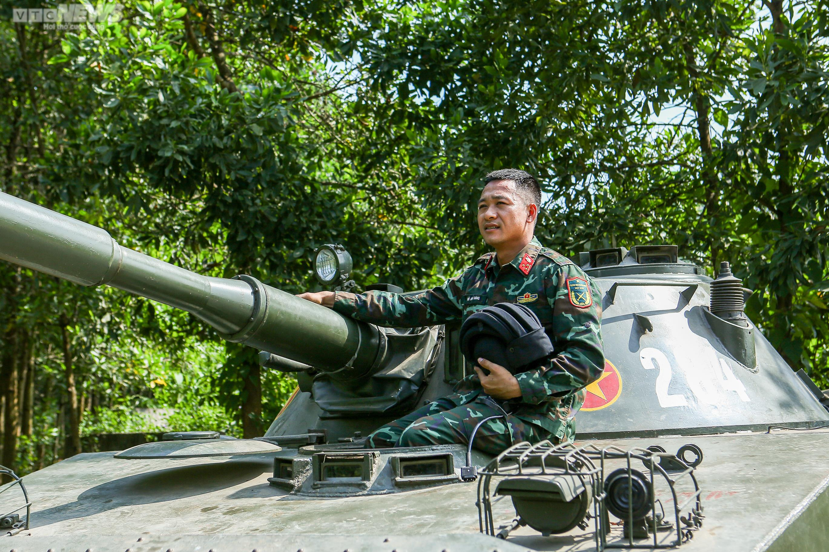 Xem lính 'thép' lái xe tăng bơi nước, vượt bãi mìn tiêu diệt mục tiêu - 19