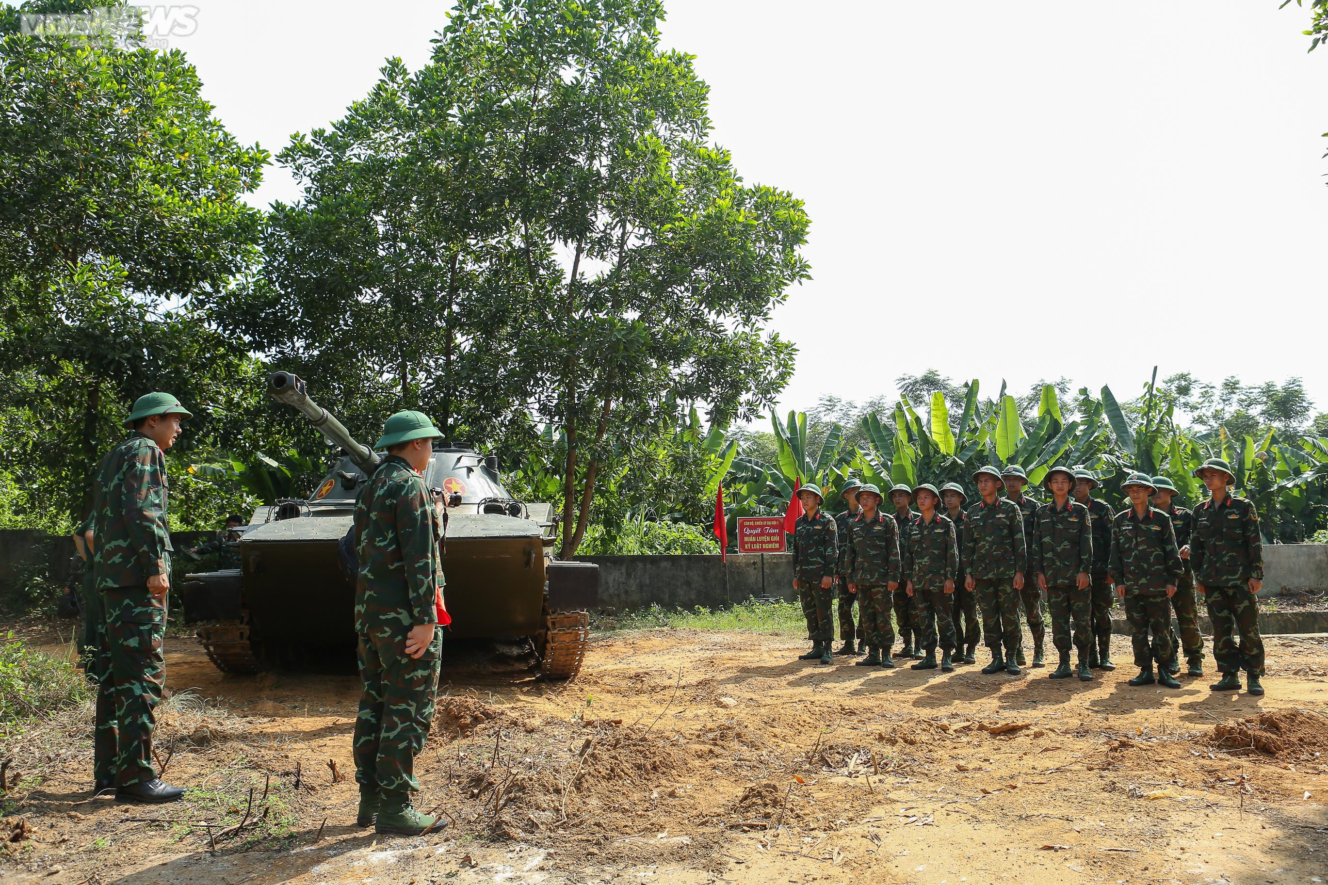 Xem lính 'thép' lái xe tăng bơi nước, vượt bãi mìn tiêu diệt mục tiêu - 3