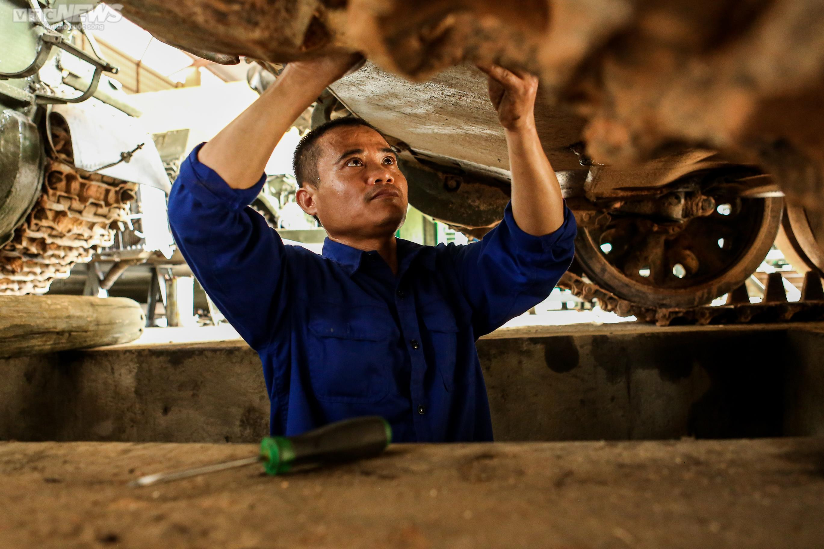 Xem lính 'thép' lái xe tăng bơi nước, vượt bãi mìn tiêu diệt mục tiêu - 21