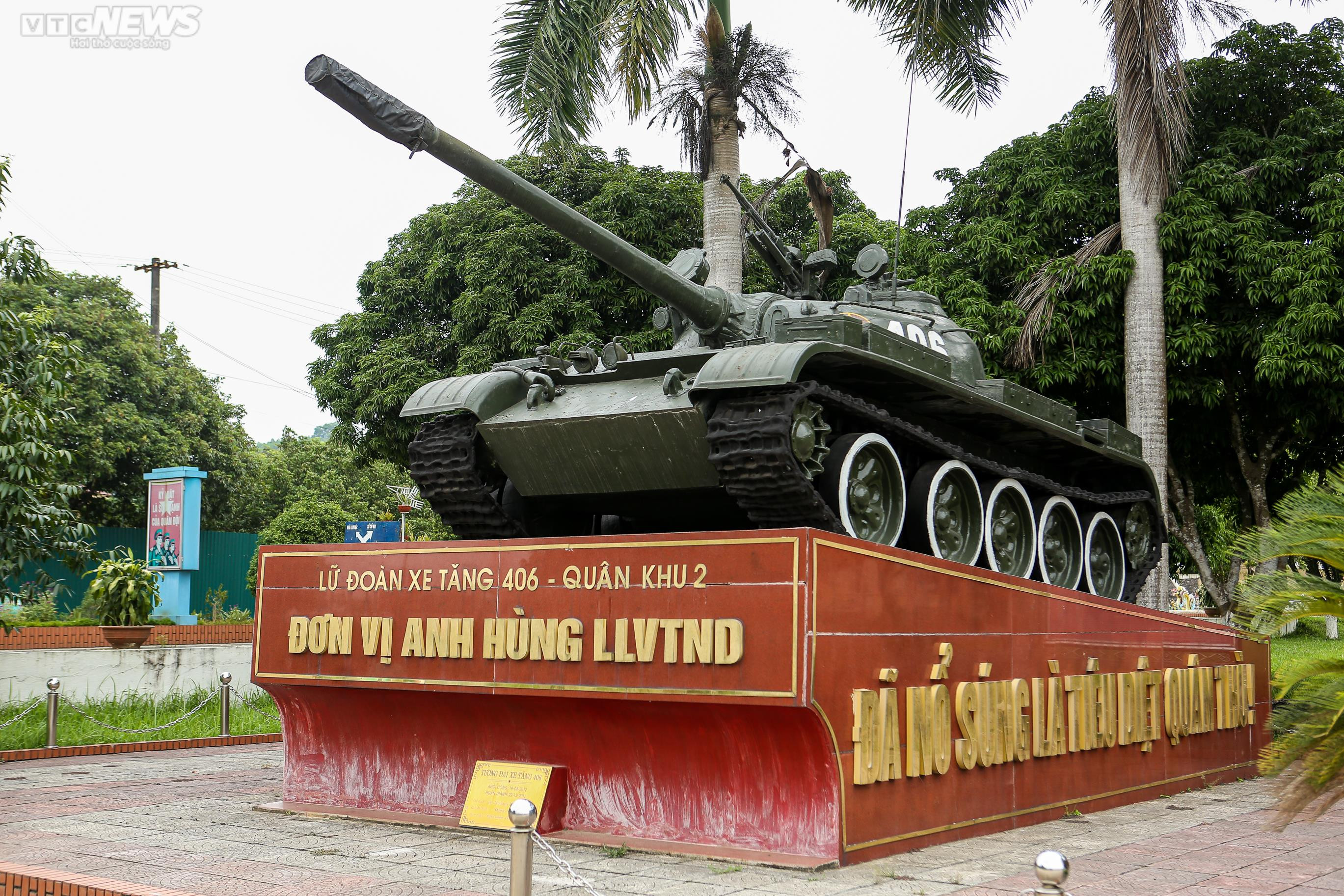 Xem lính 'thép' lái xe tăng bơi nước, vượt bãi mìn tiêu diệt mục tiêu - 29