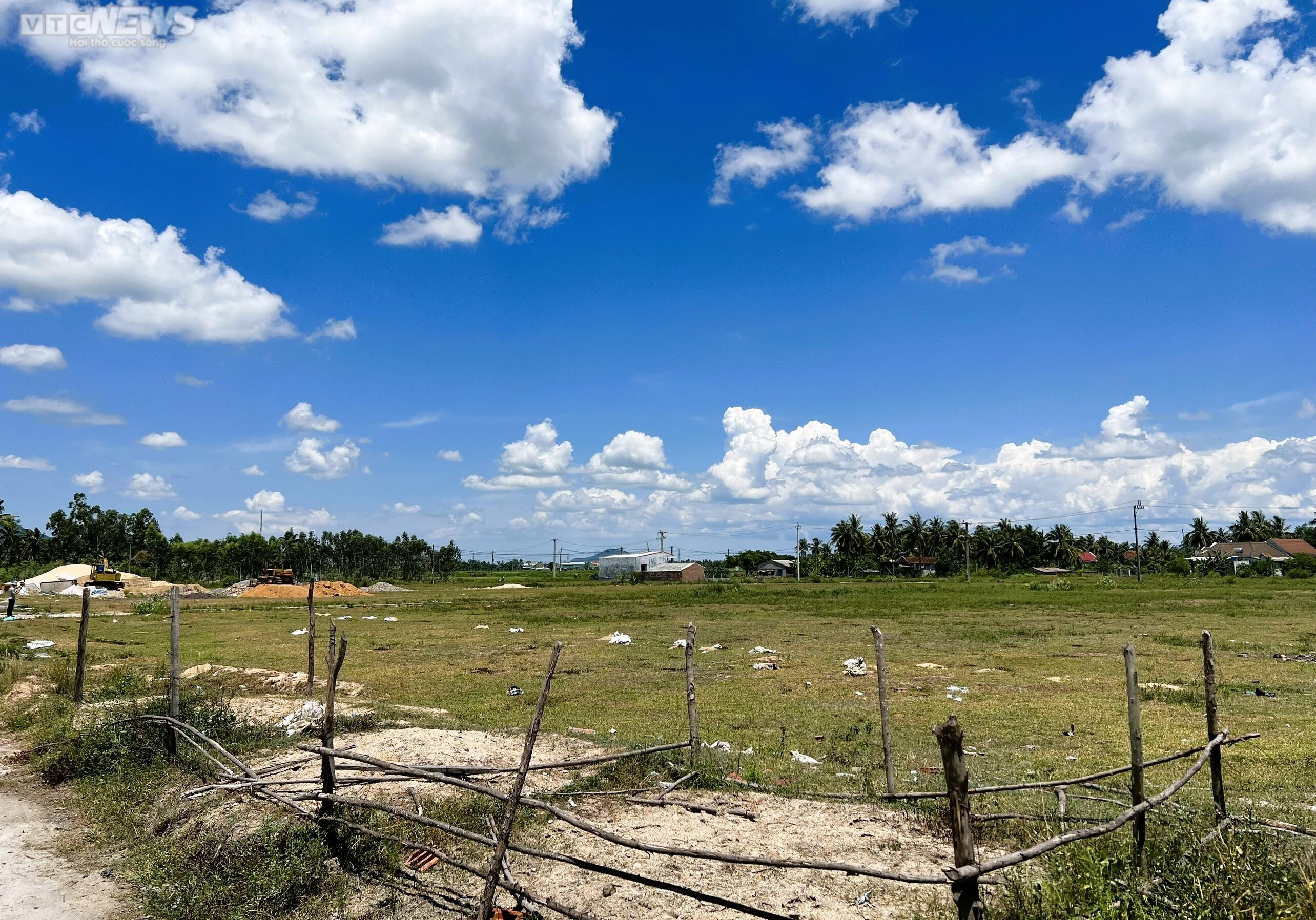 Cận cảnh những khu tái định cư tiền tỷ bỏ hoang nhiều năm tại Bình Định - 2