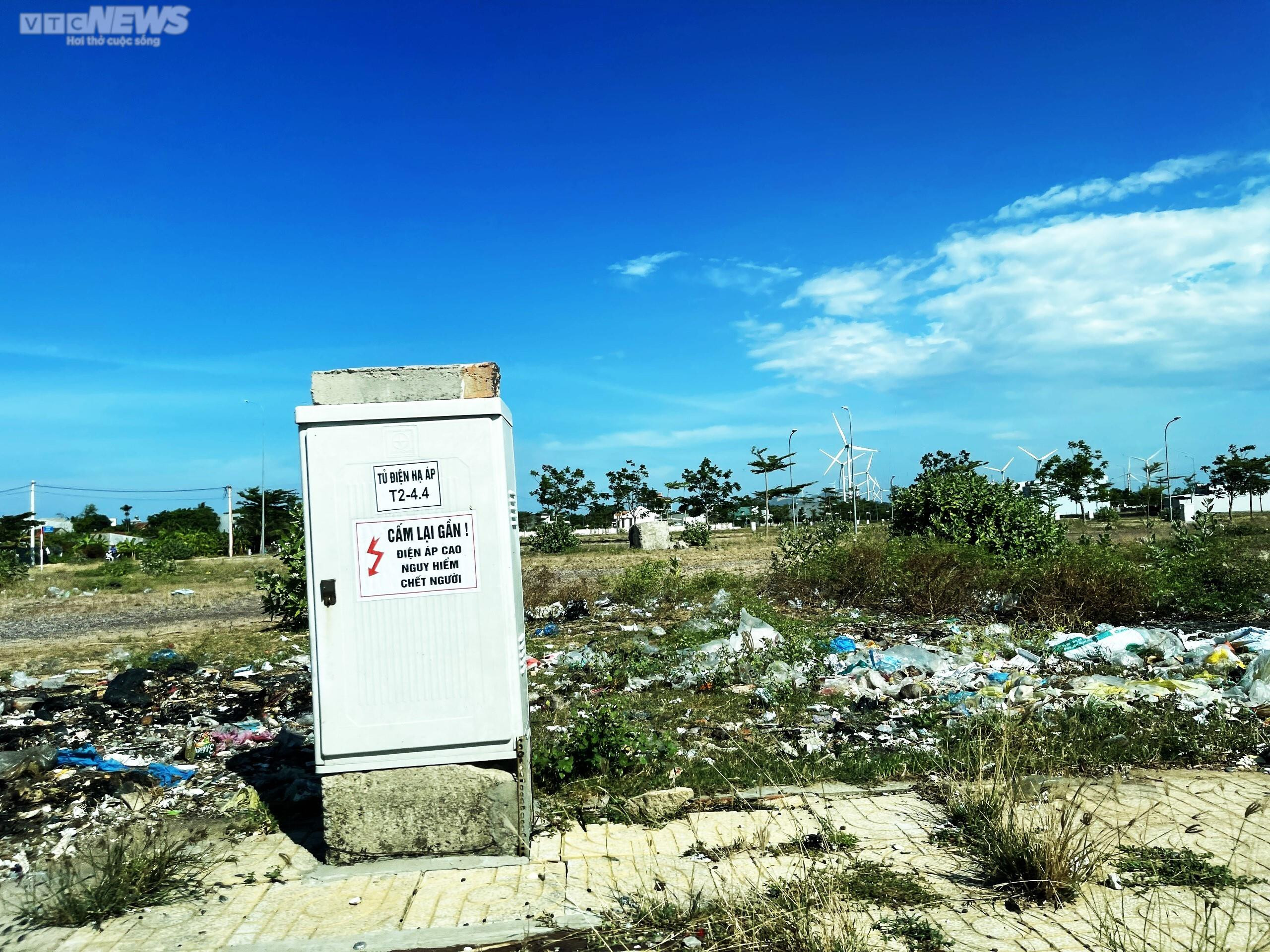 Cận cảnh những khu tái định cư tiền tỷ bỏ hoang nhiều năm tại Bình Định - 7