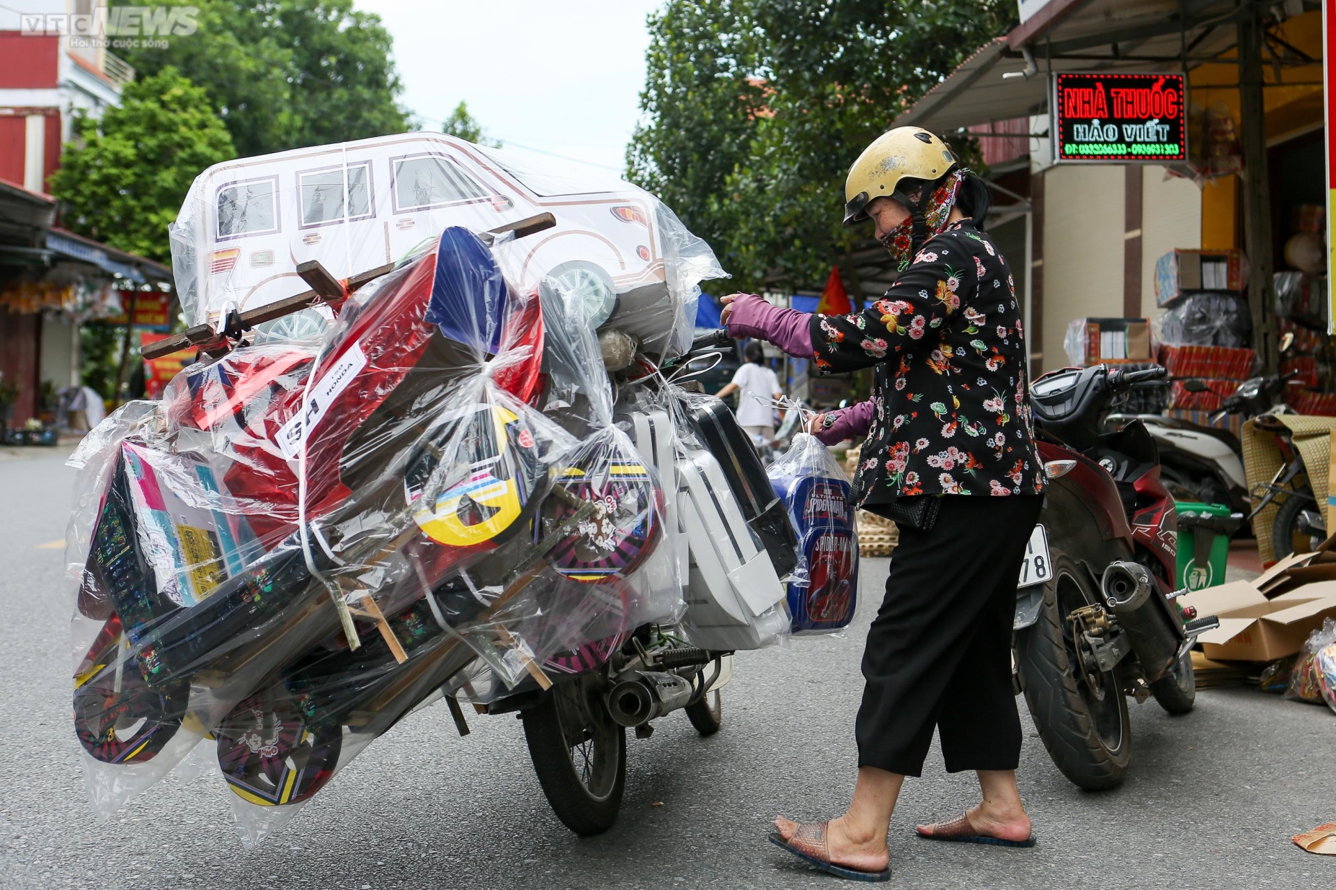 'Thủ phủ vàng mã' lớn nhất miền Bắc ảm đạm trước ngày Rằm tháng 7 - 21
