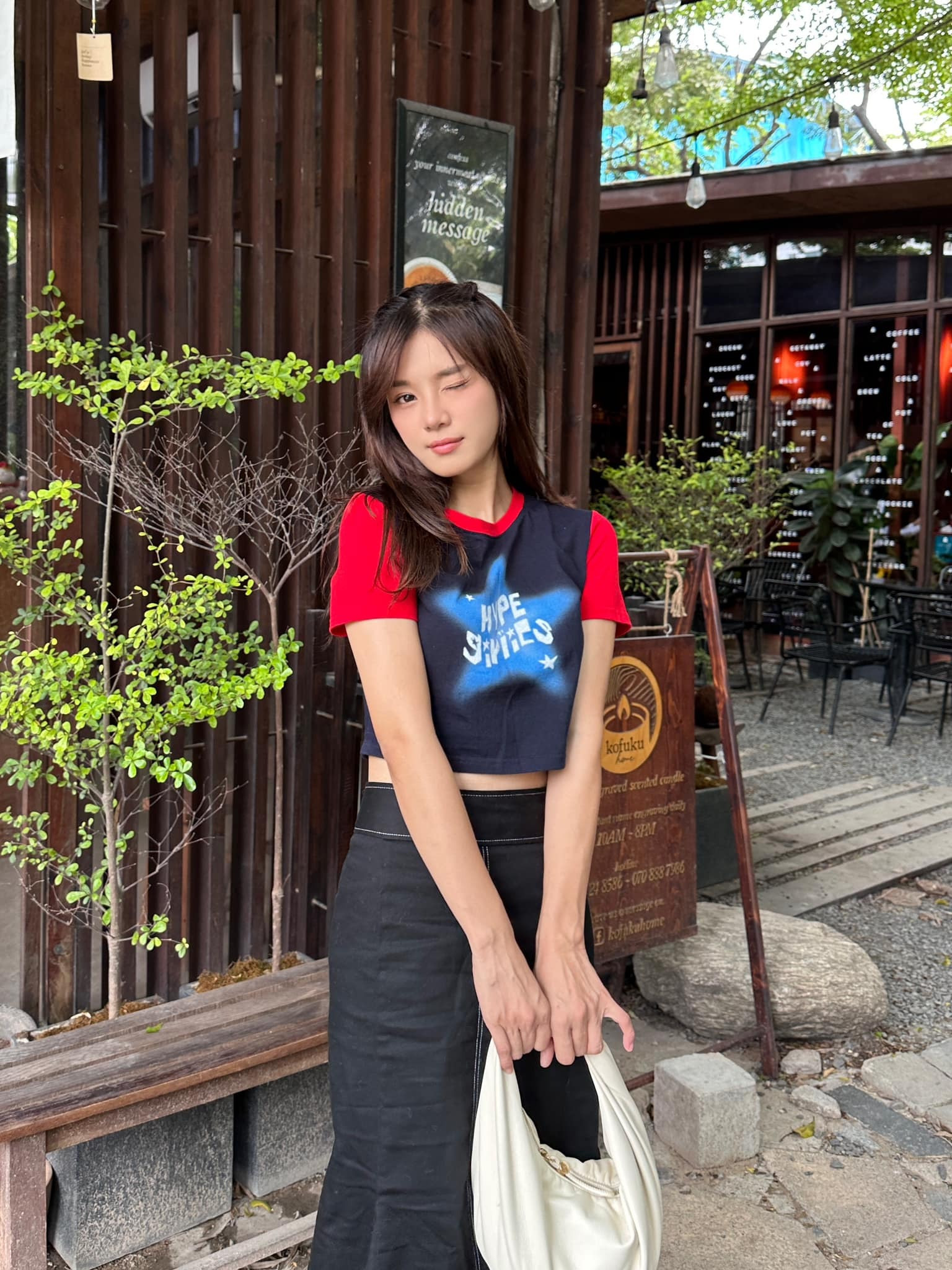 Sao Việt 23/8: Hồng Vân 'lột xác' sau khi giảm 16kg, Tự Long tình tứ bên vợ - 15