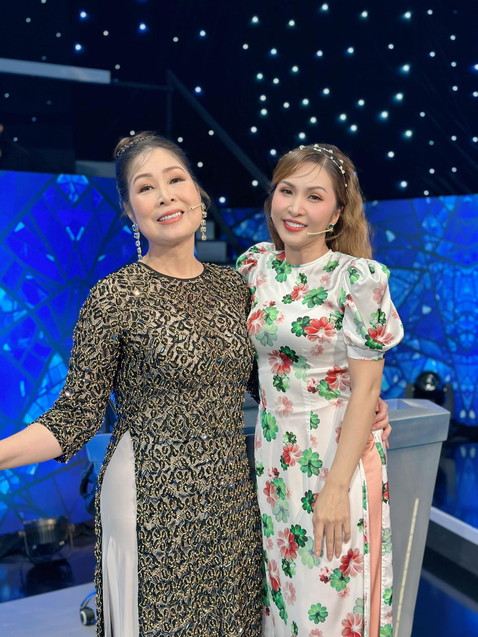 Sao Việt 23/8: Hồng Vân 'lột xác' sau khi giảm 16kg, Tự Long tình tứ bên vợ - 4