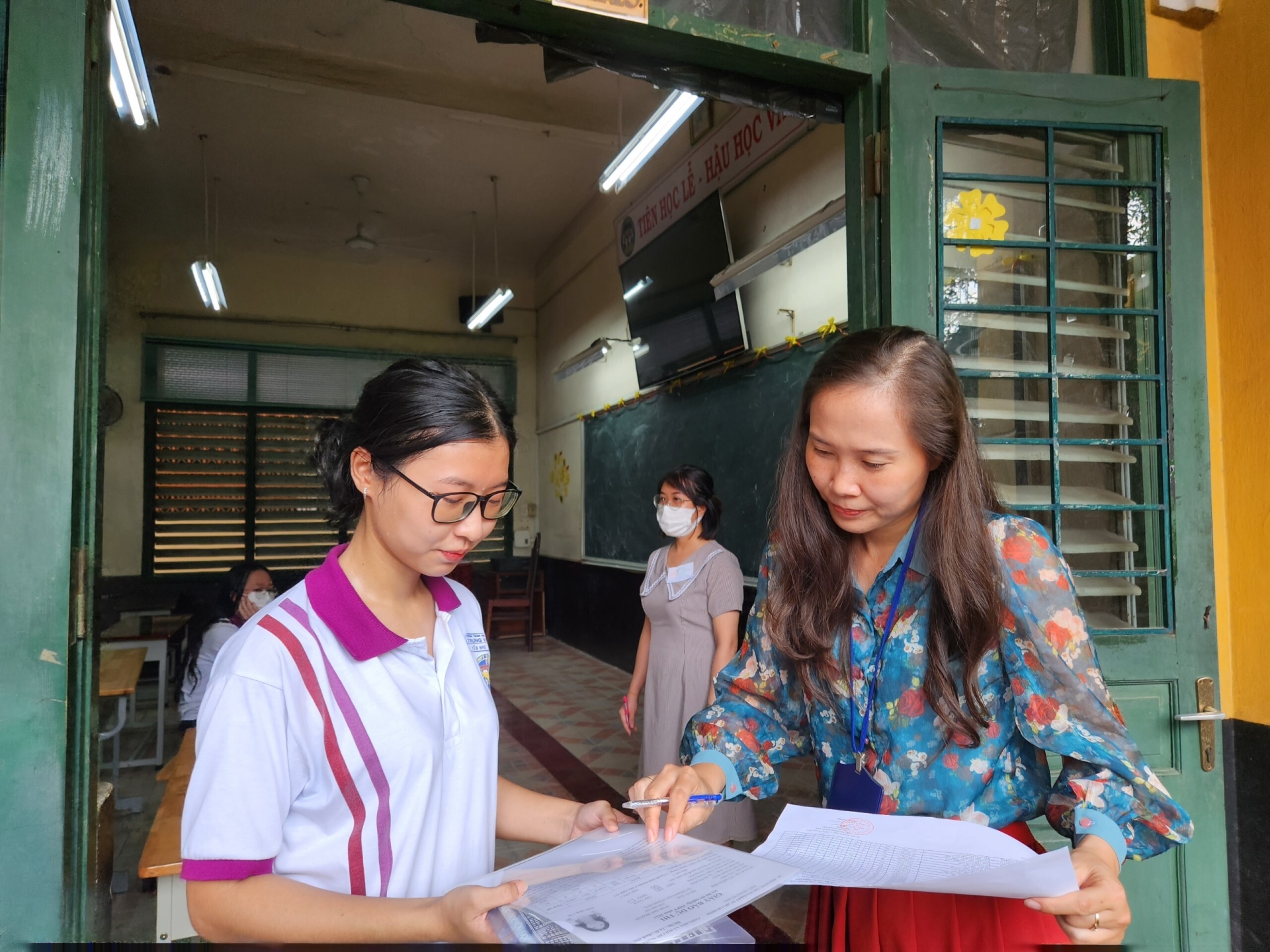 Biến động điểm chuẩn 2023: Ngành Sư phạm lên ngôi, hết cảnh vượt ngưỡng 30 điểm - 2