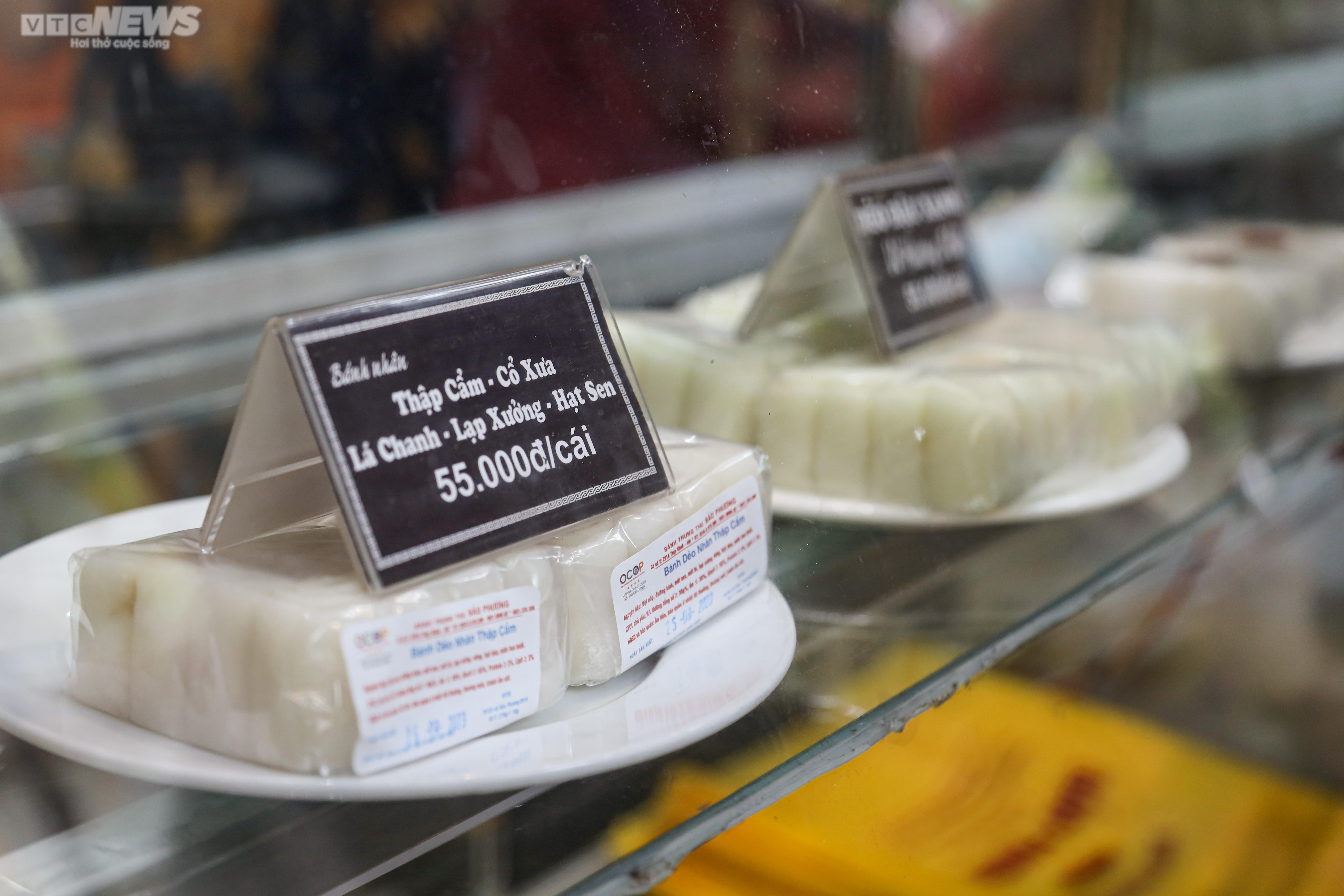 Thị trường bánh Trung thu Hà Nội: Nơi xếp hàng chờ, nơi vắng bóng khách mua - 7