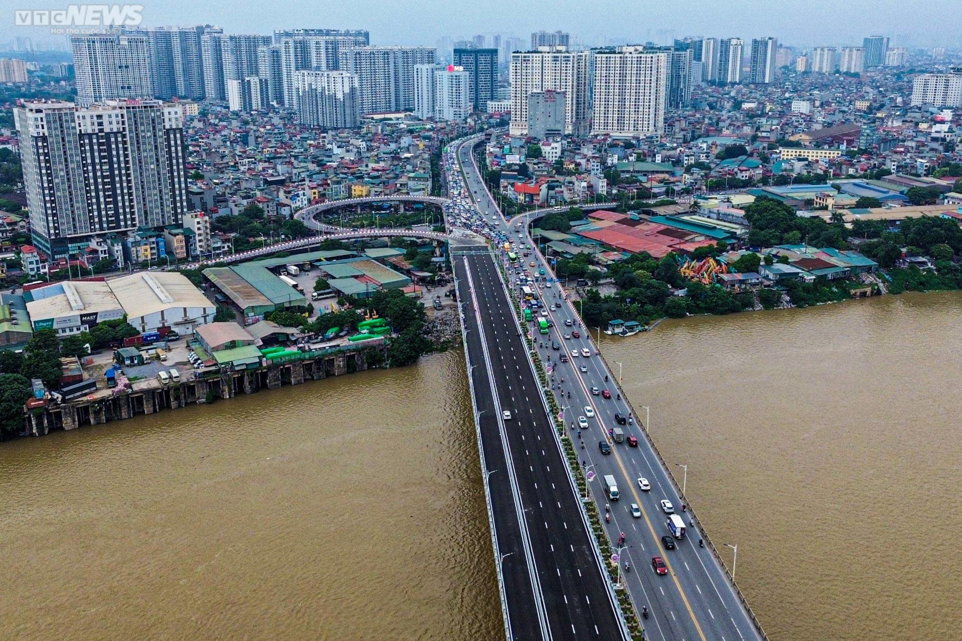 Diện mạo cây cầu 2.500 tỷ đồng bắc qua sông Hồng trước ngày thông xe - 1