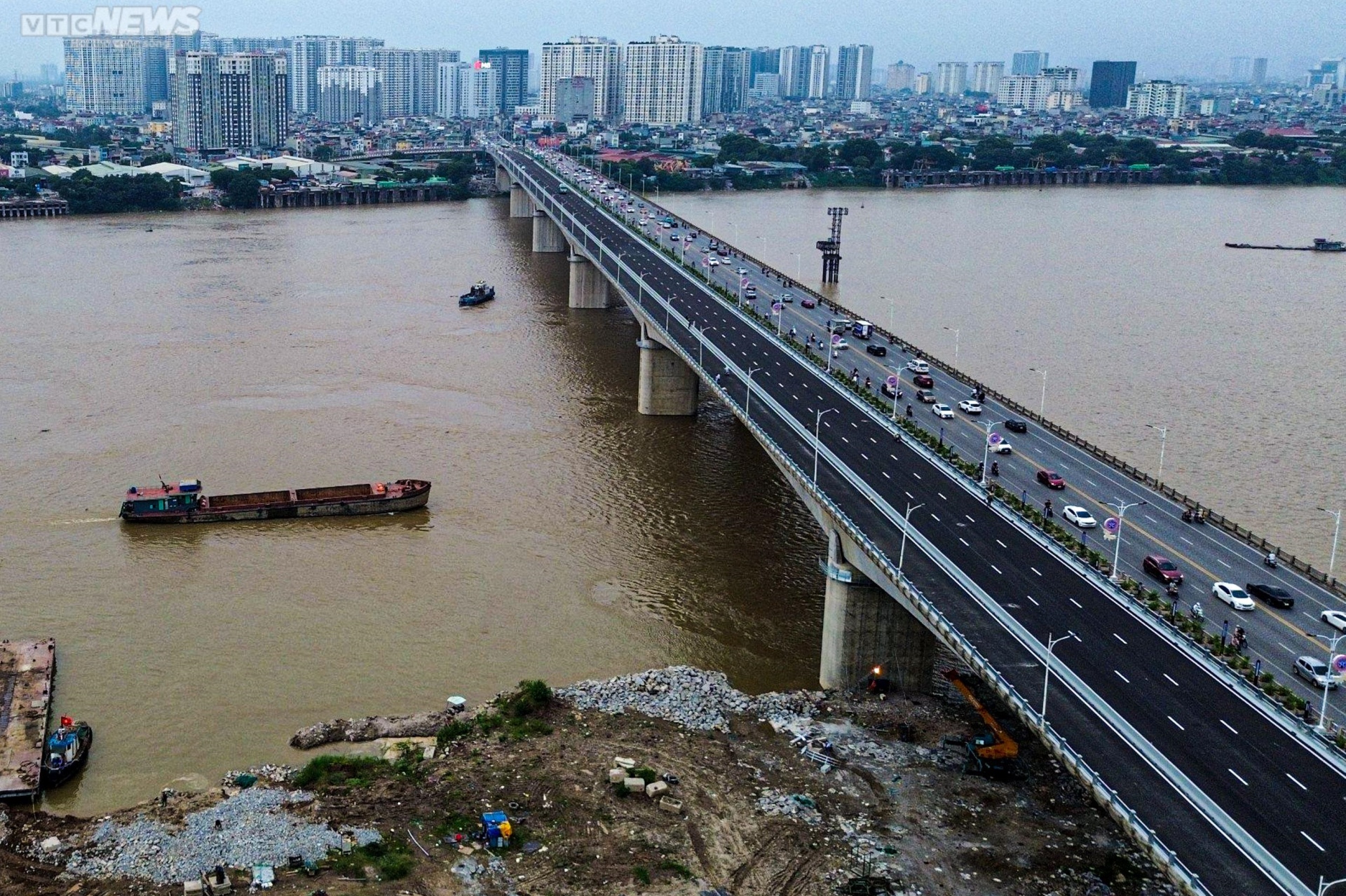 Diện mạo cây cầu 2.500 tỷ đồng bắc qua sông Hồng trước ngày thông xe - 2