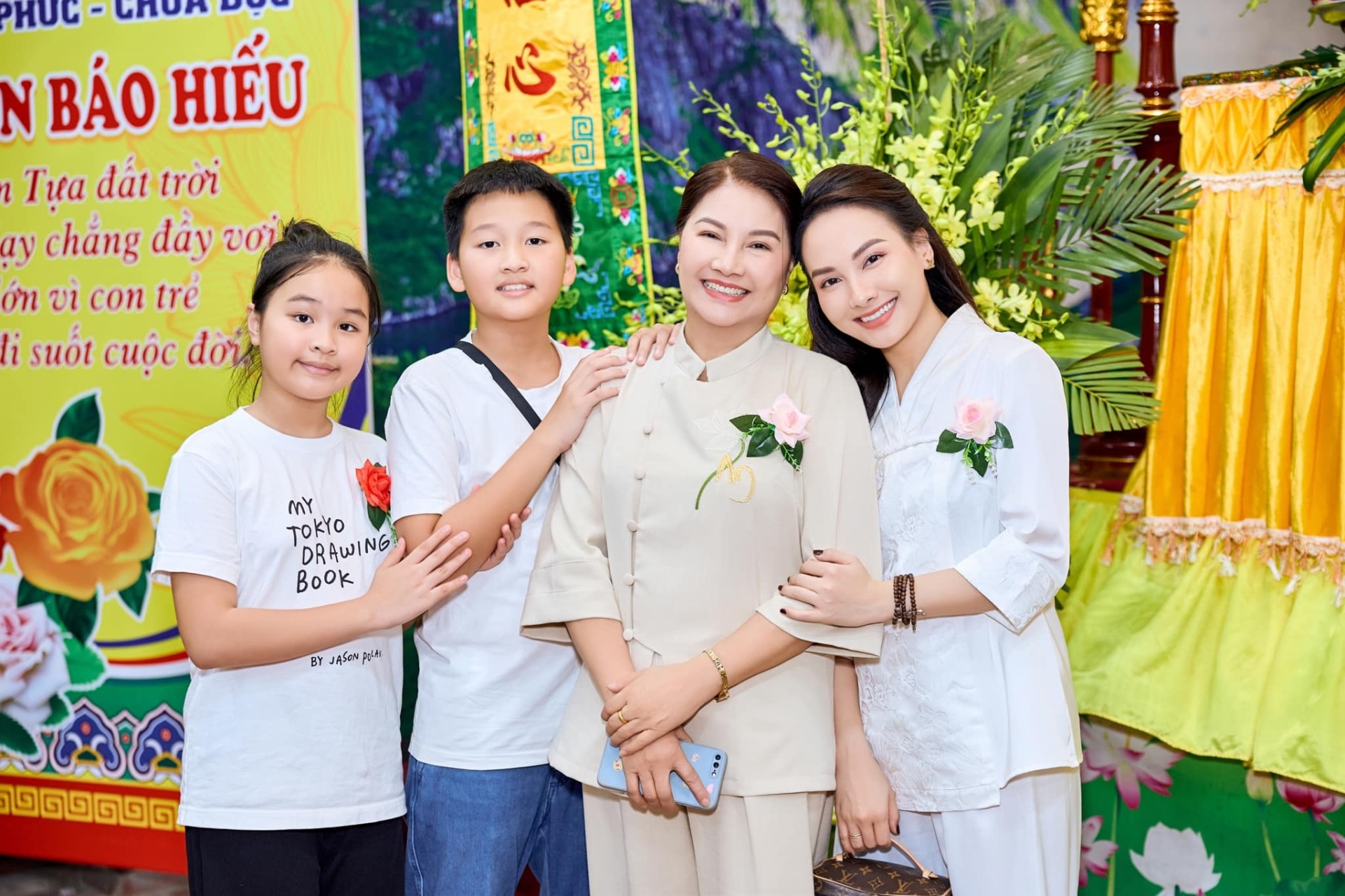 Sao Việt 30/8: Hồng Vân đọ sắc cùng bạn thân Hồng Đào, Bảo Thanh khoe mẹ trẻ đẹp - 2