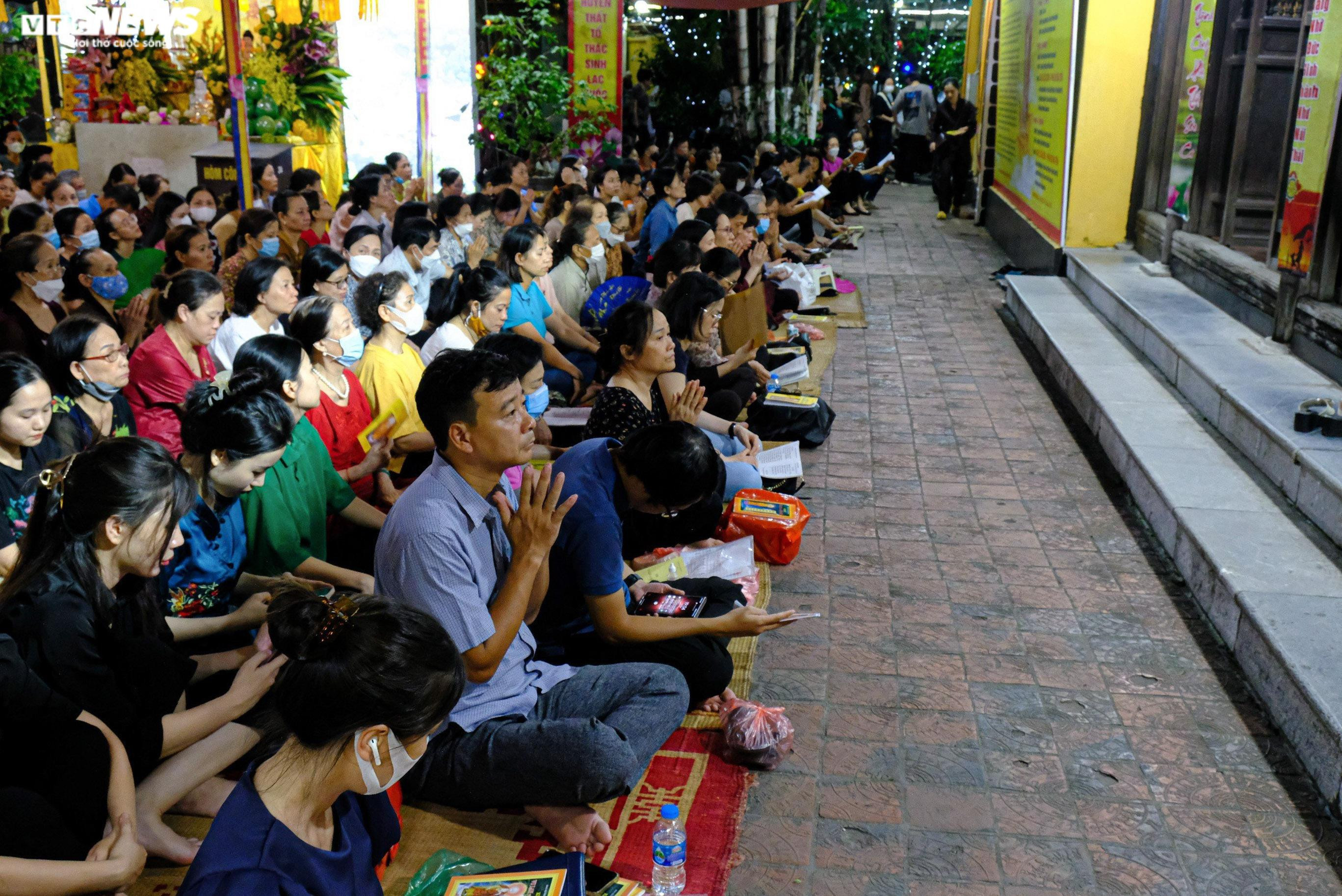 Hà Nội: Biển người ngồi kín chùa Phúc Khánh dự lễ Vu lan - 5