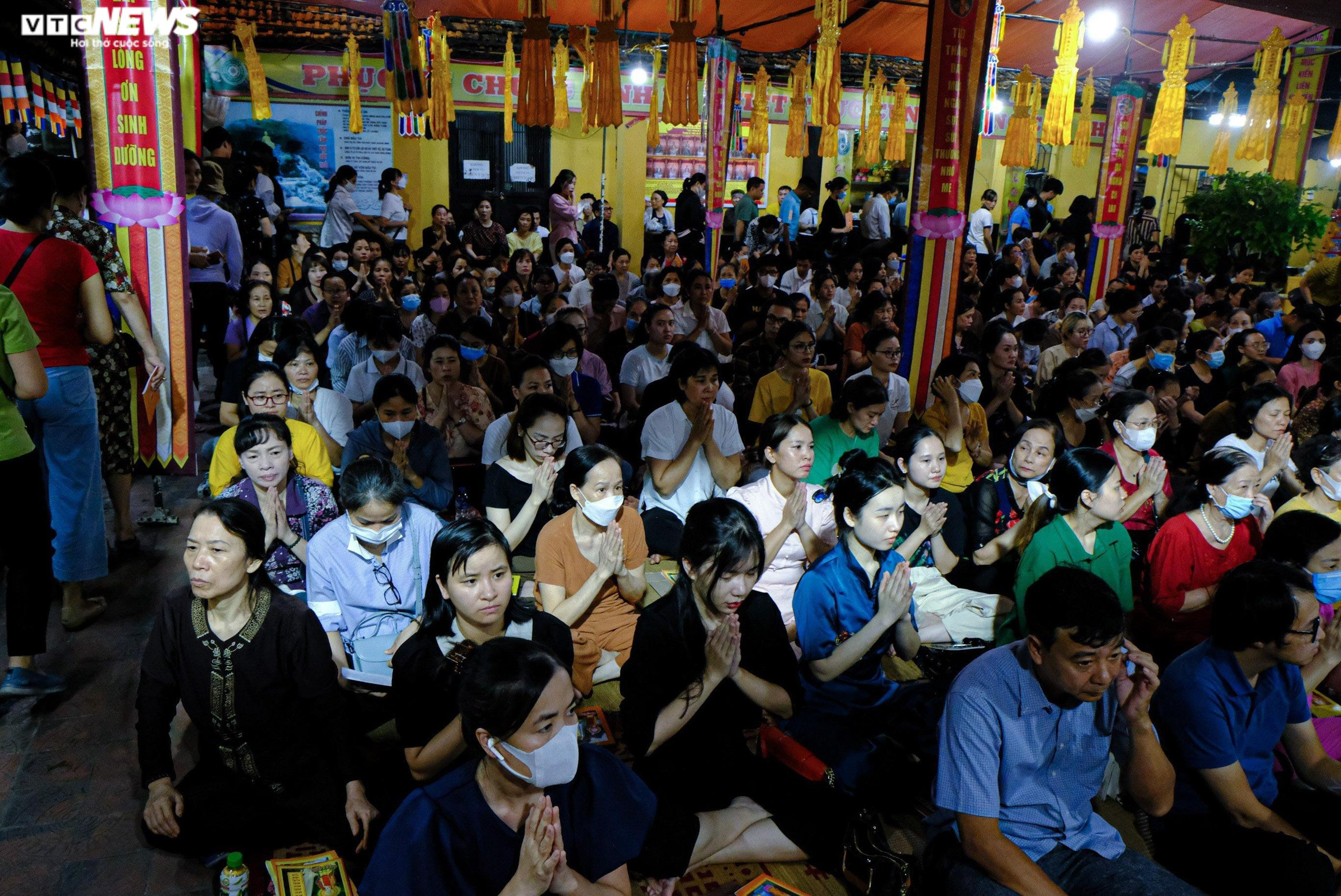 Hà Nội: Biển người ngồi kín chùa Phúc Khánh dự lễ Vu lan - 9