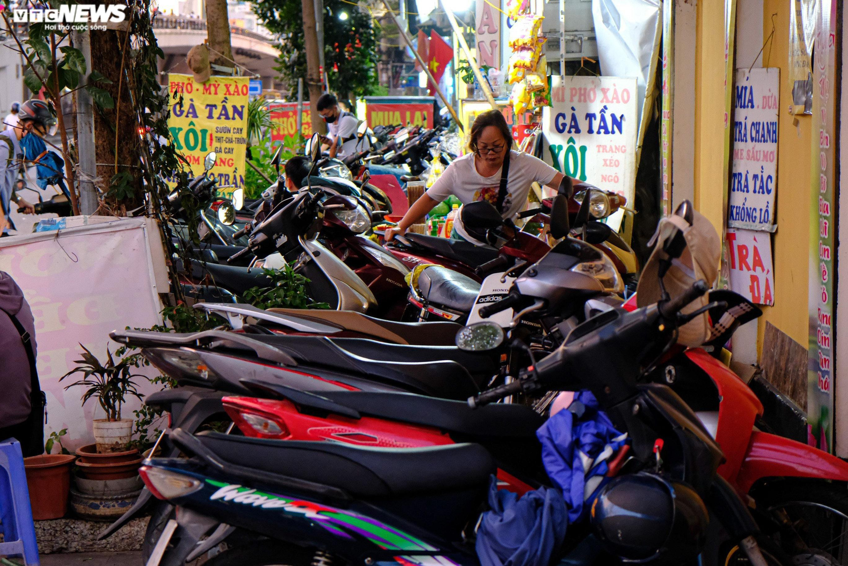 Hà Nội: Biển người ngồi kín chùa Phúc Khánh dự lễ Vu lan - 3