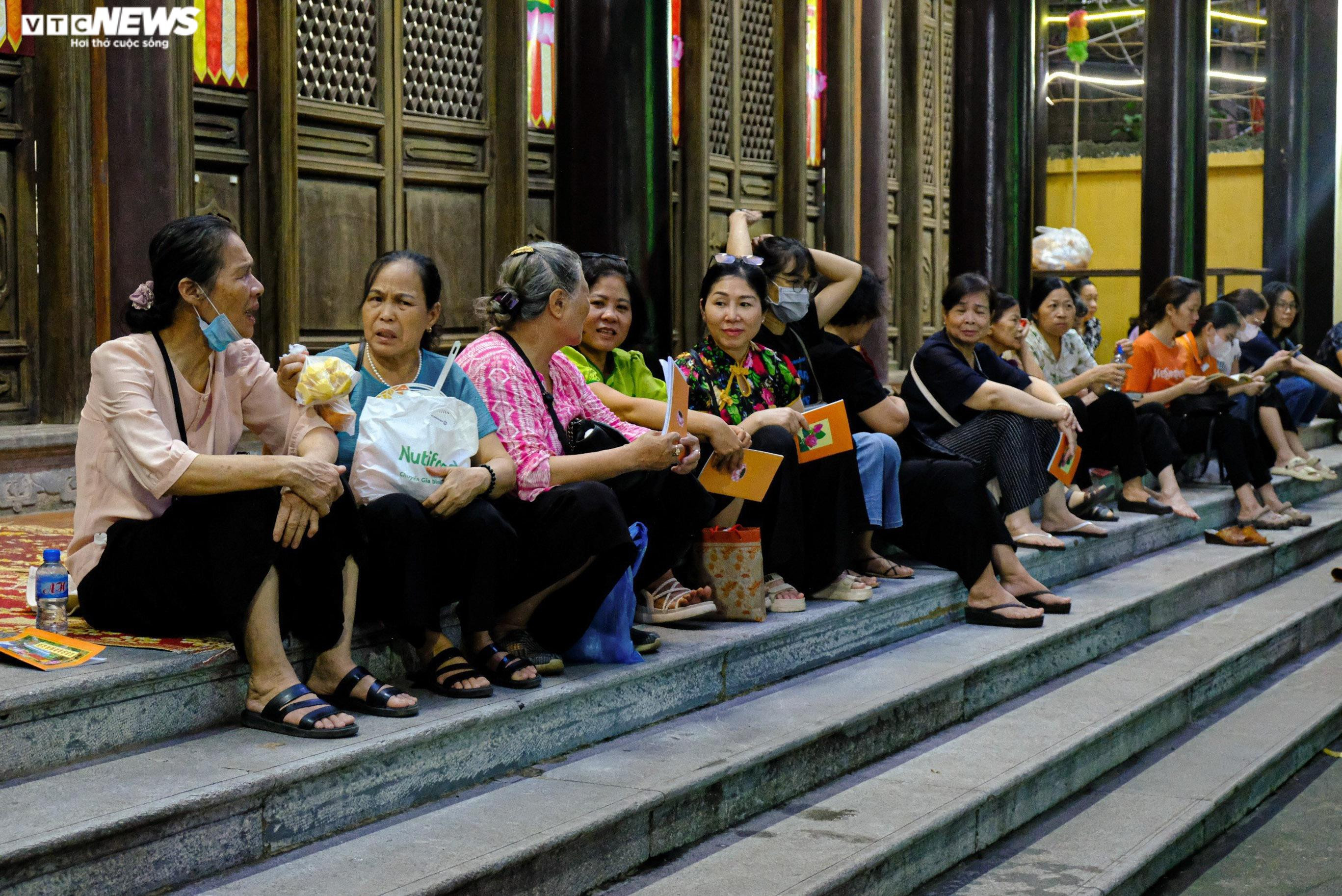 Hà Nội: Biển người ngồi kín chùa Phúc Khánh dự lễ Vu lan - 2