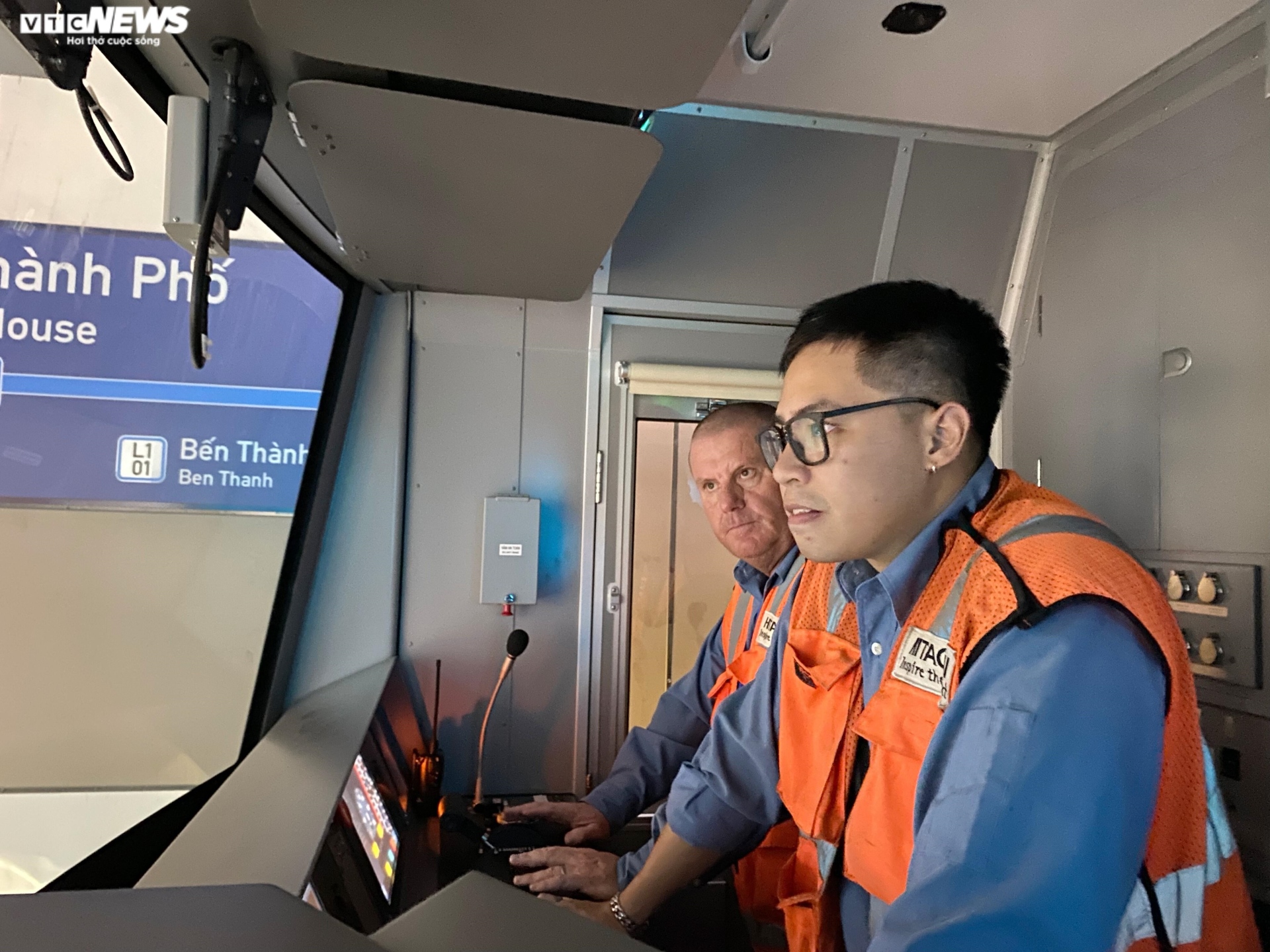 Khám phá tàu Metro số 1 TP.HCM trong chuyến chạy thử toàn tuyến đầu tiên - 9