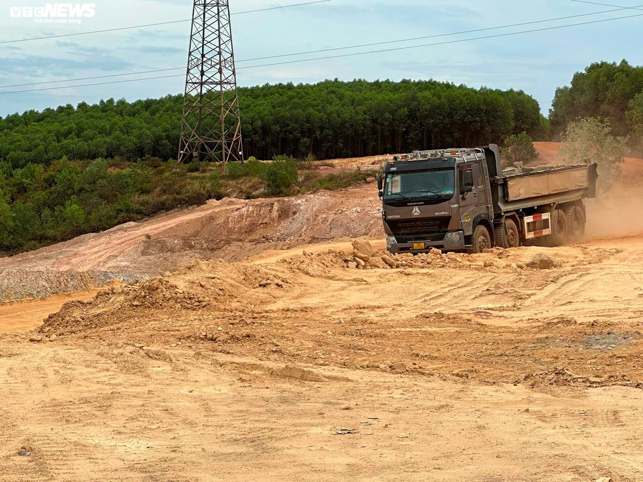 Thâm nhập đại công trường khai thác khoáng sản sai phép ở Thừa Thiên - Huế - 3