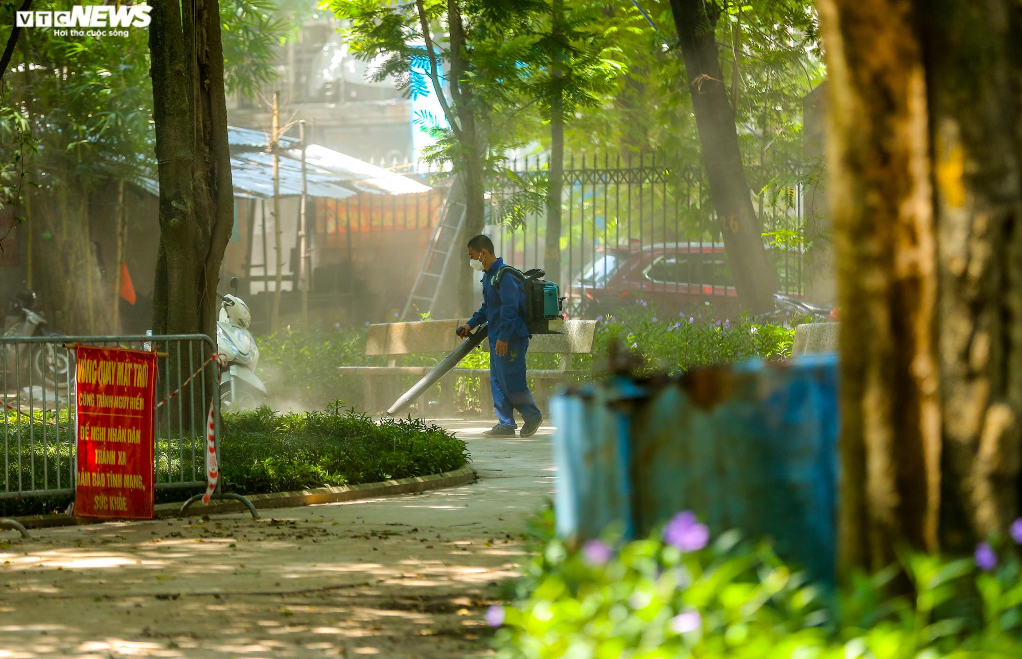 Hà Nội: Hiện trạng Công viên Tuổi trẻ sau hơn 3 tháng tháo dỡ công trình vi phạm - 16