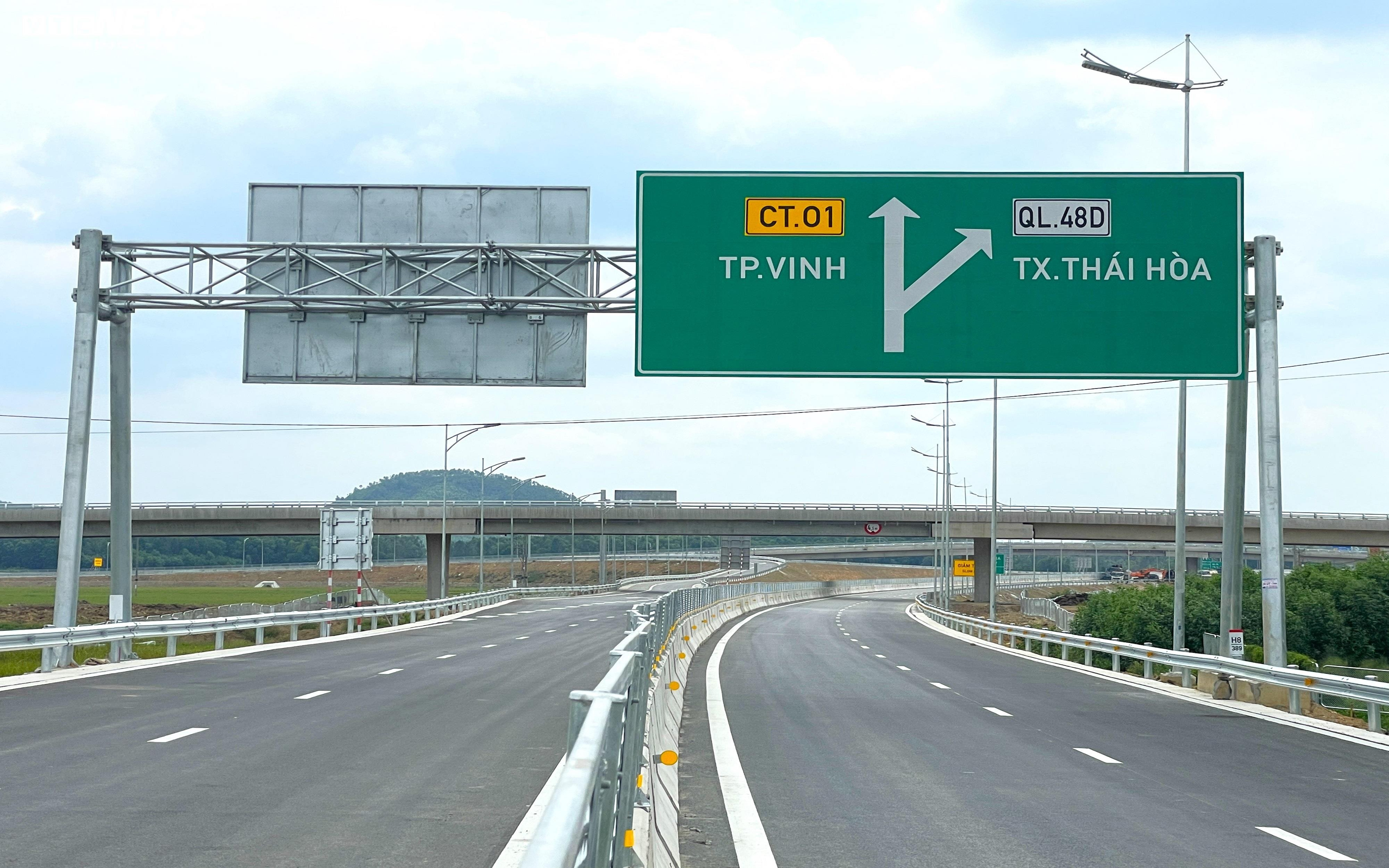 Cận cảnh tuyến đường bộ cao tốc đầu tiên ở Nghệ An trước ngày thông xe - 6