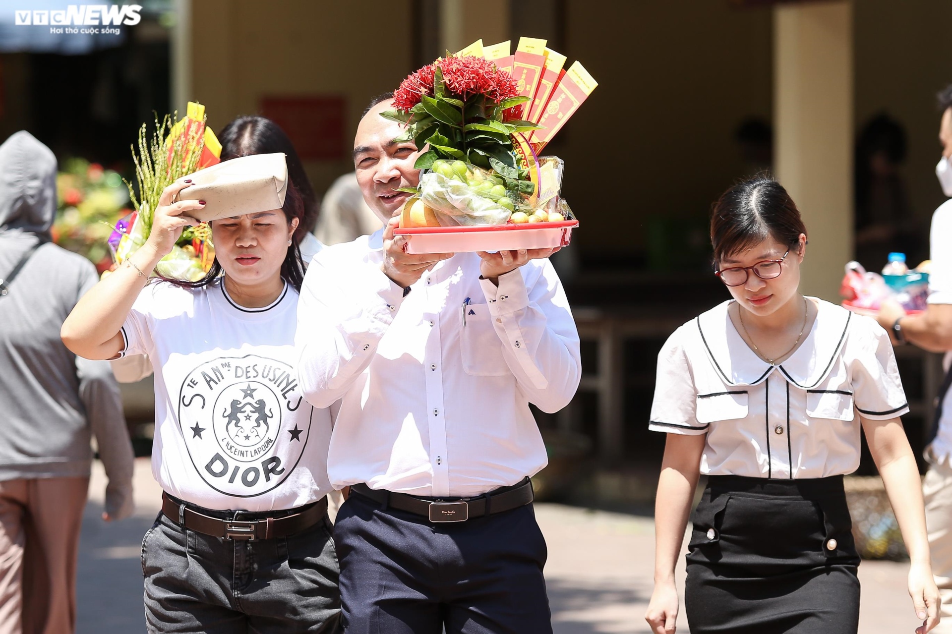 Phủ Tây Hồ vắng vẻ lạ thường trong ngày Rằm tháng 7 - 7