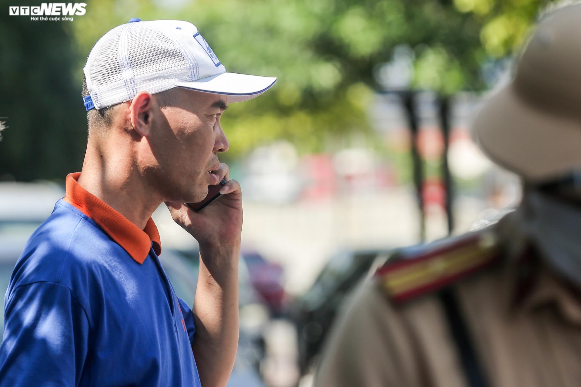 Gọi điện cầu cứu khắp nơi, tài xế đón trả khách sai quy định vẫn bị phạt nặng - 8