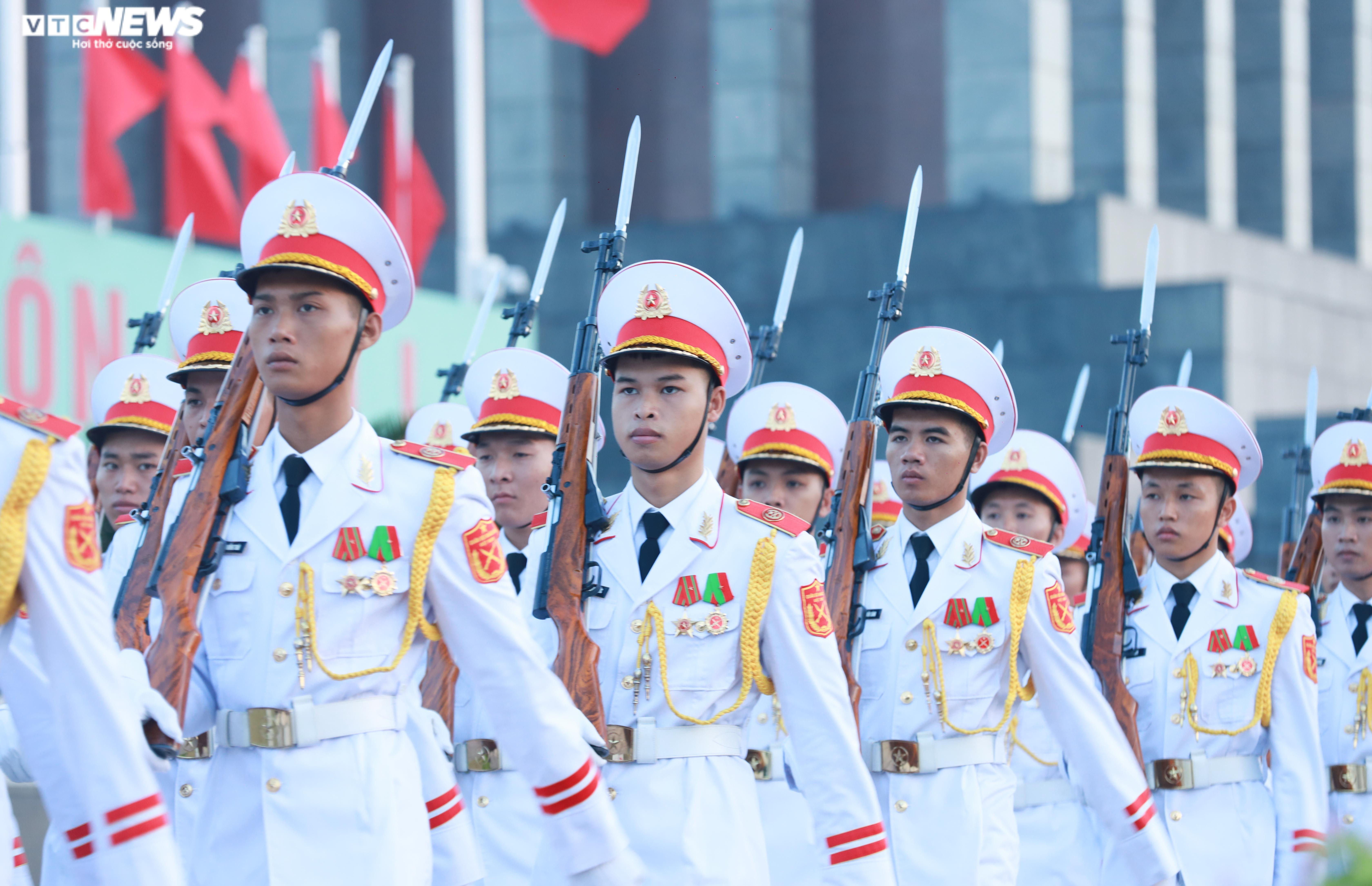 Thiêng liêng nghi lễ thượng cờ mừng Quốc khánh 2/9 trên Quảng trường Ba Đình - 18