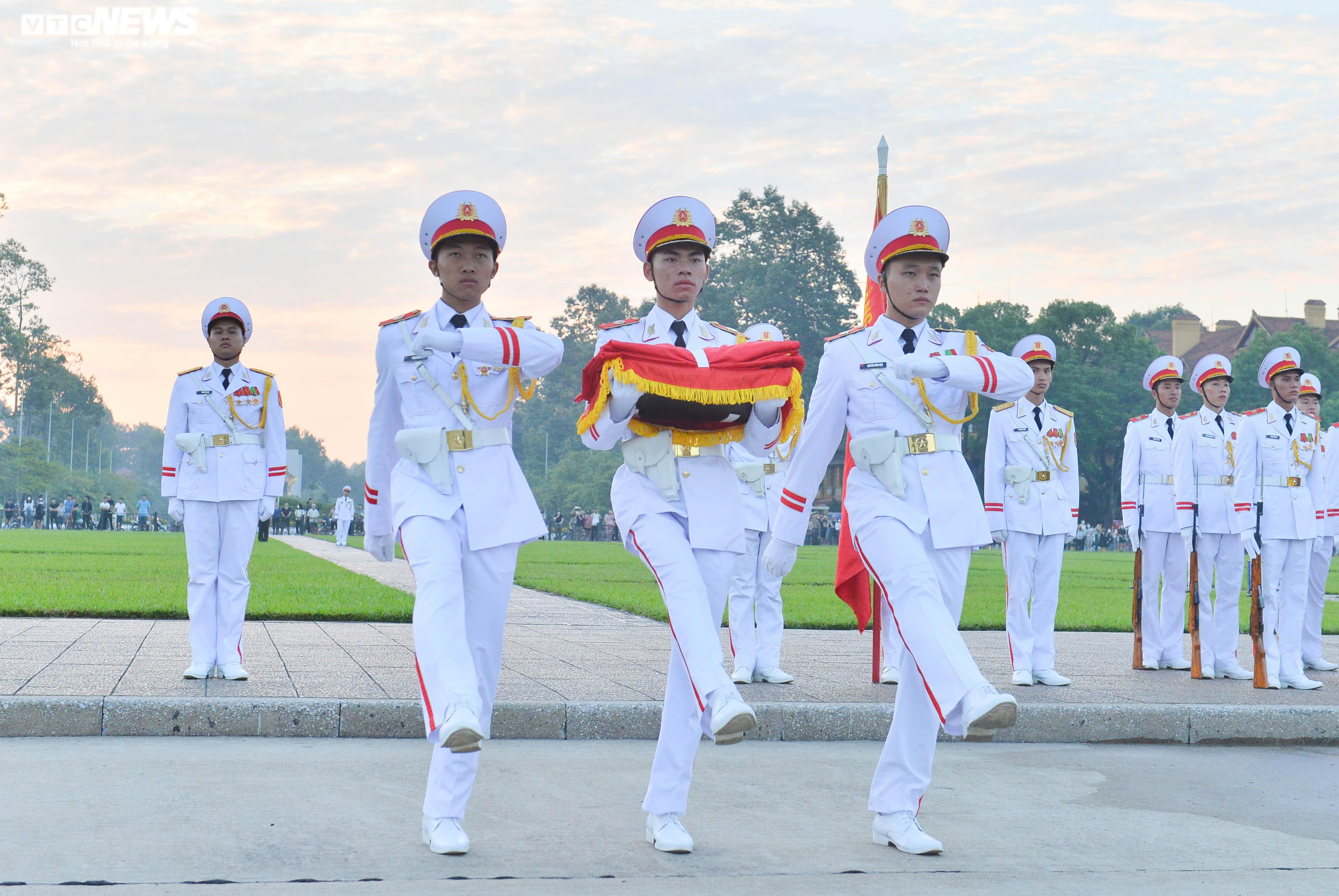 Thiêng liêng nghi lễ thượng cờ mừng Quốc khánh 2/9 trên Quảng trường Ba Đình - 8