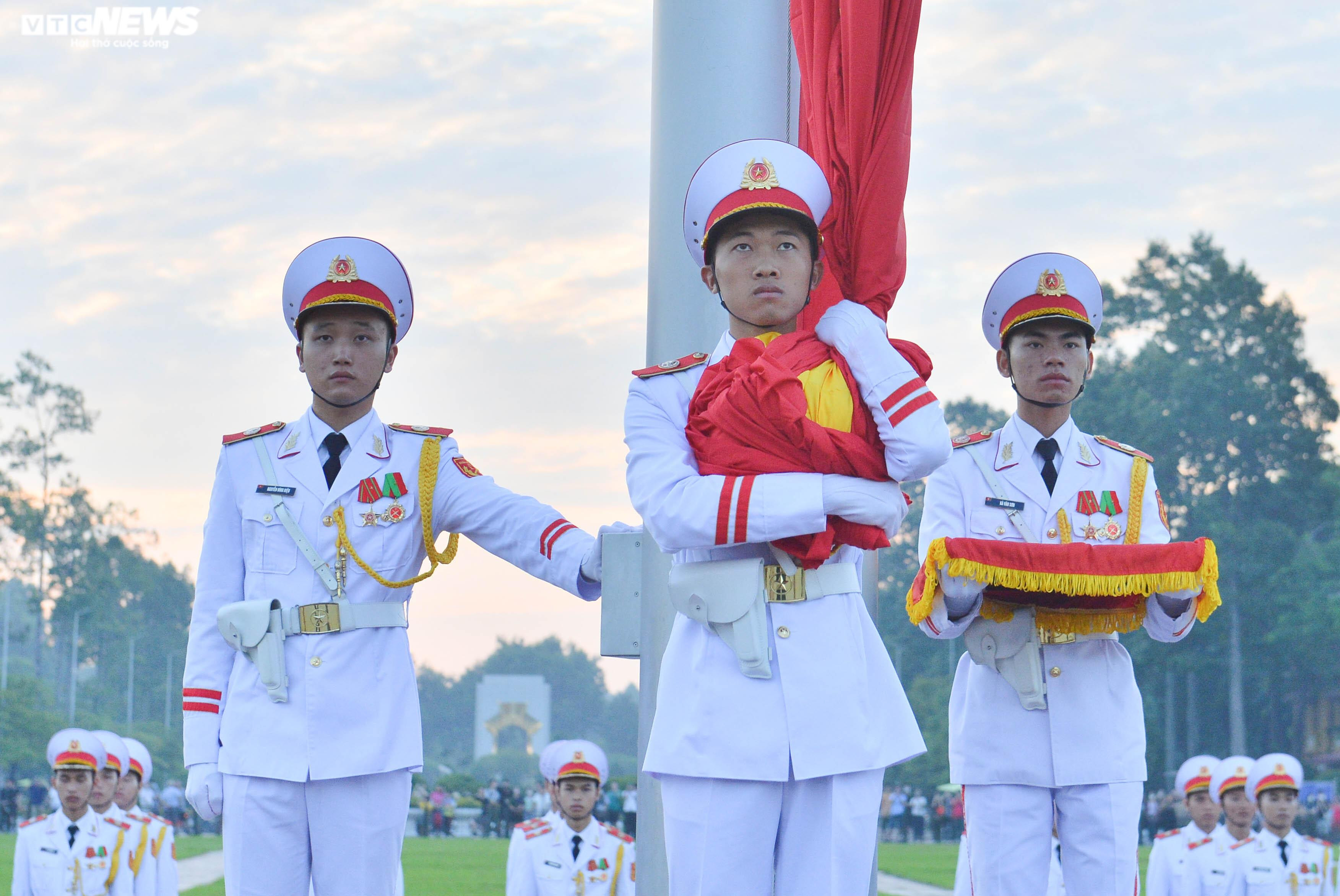 Thiêng liêng nghi lễ thượng cờ mừng Quốc khánh 2/9 trên Quảng trường Ba Đình - 12