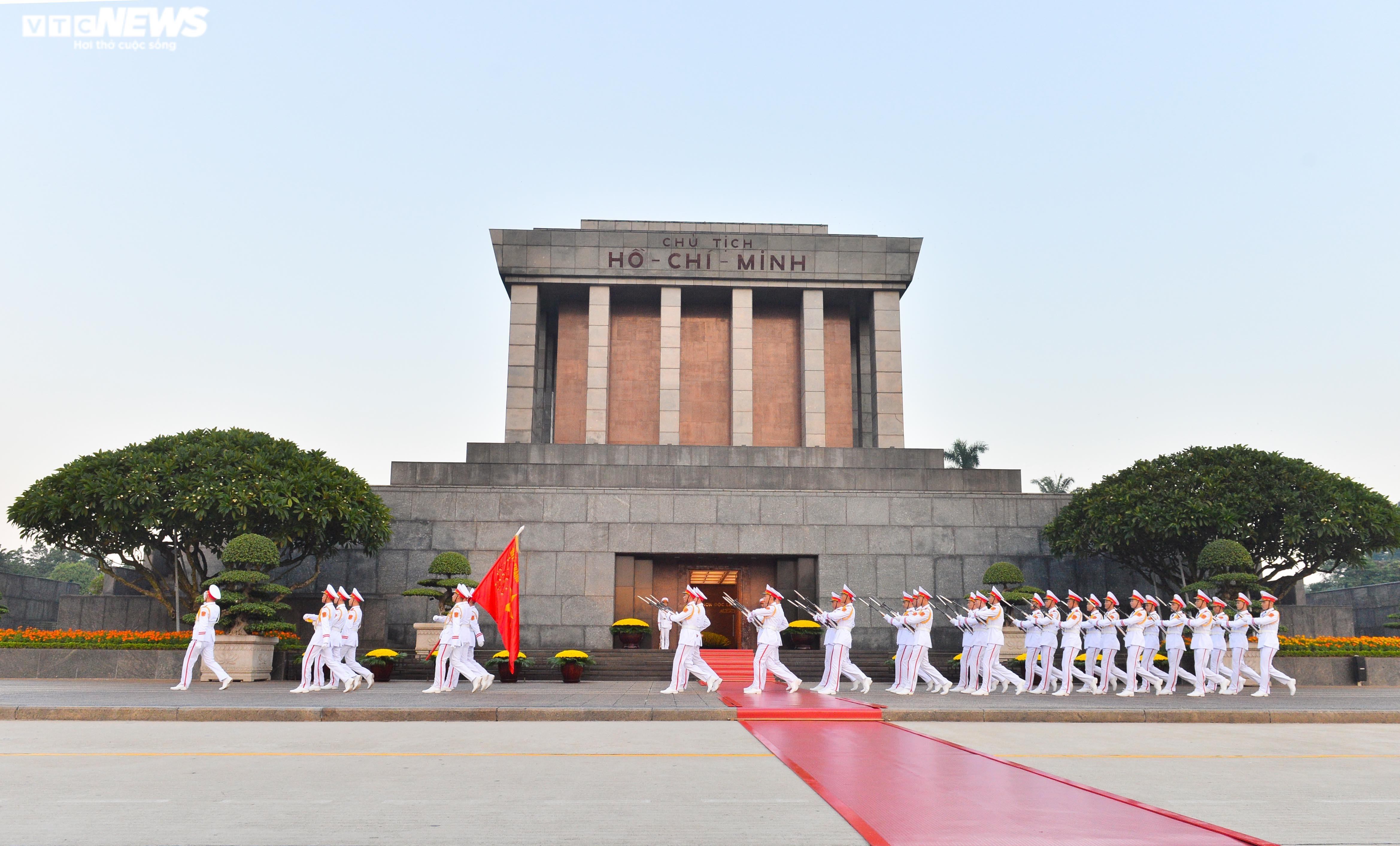 Thiêng liêng nghi lễ thượng cờ mừng Quốc khánh 2/9 trên Quảng trường Ba Đình - 16