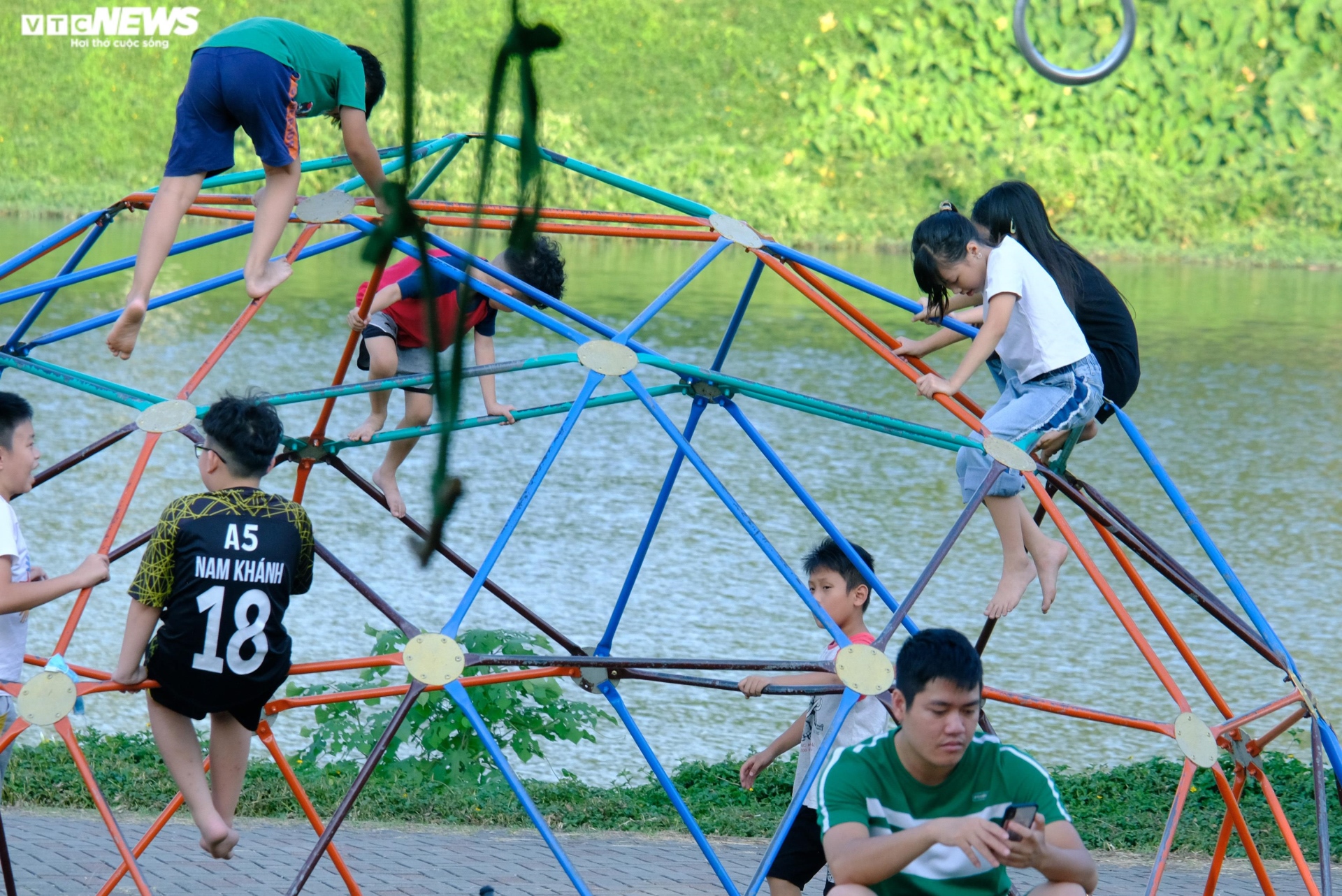 Nghỉ lễ 2/9, người Hà Nội đổ về công viên Yên Sở cắm trại, nướng thịt - 12