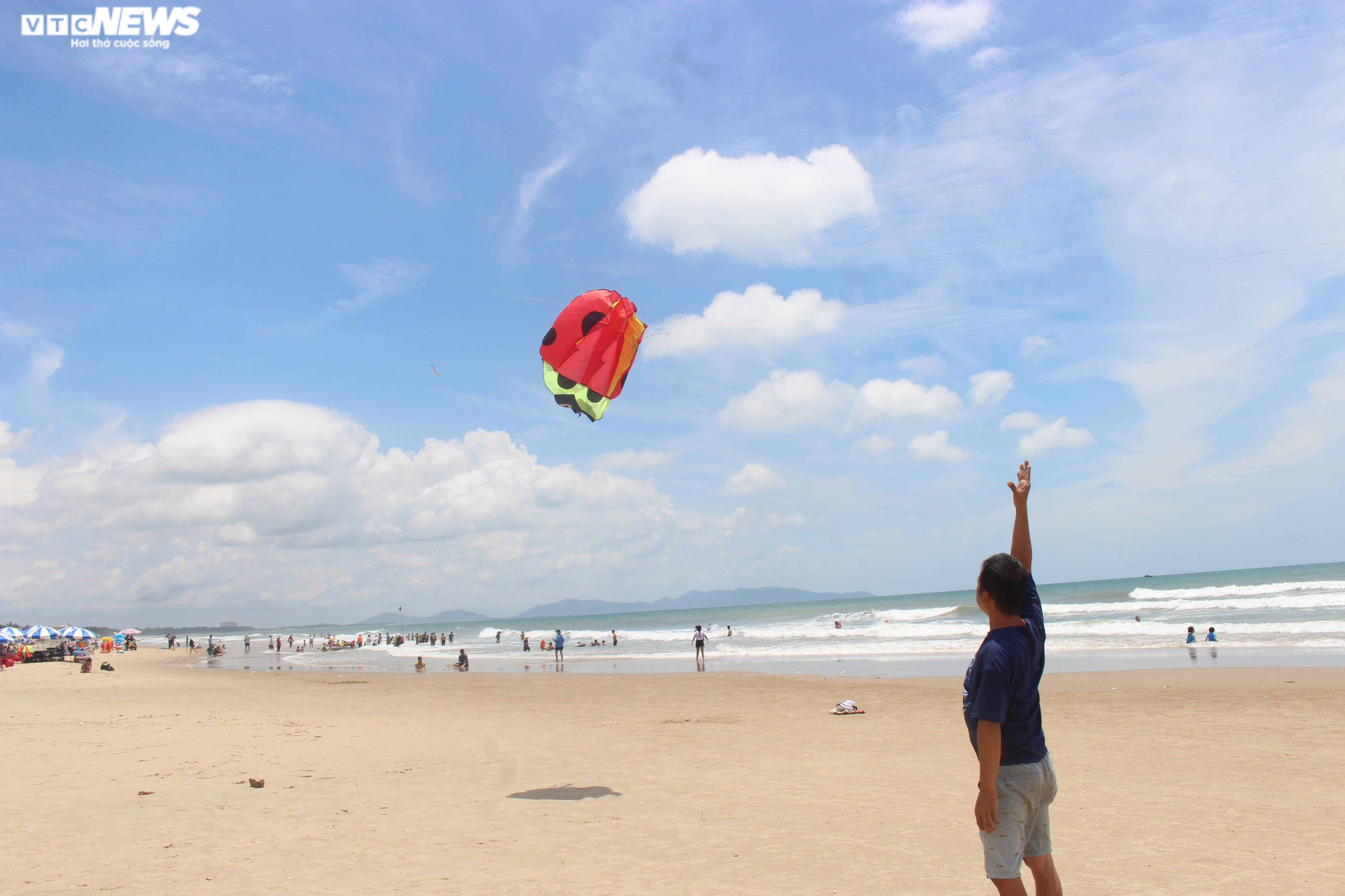 Biển Vũng Tàu thưa thớt, dịch vụ cho thuê mô tô nước ngồi 'hóng' khách - 4