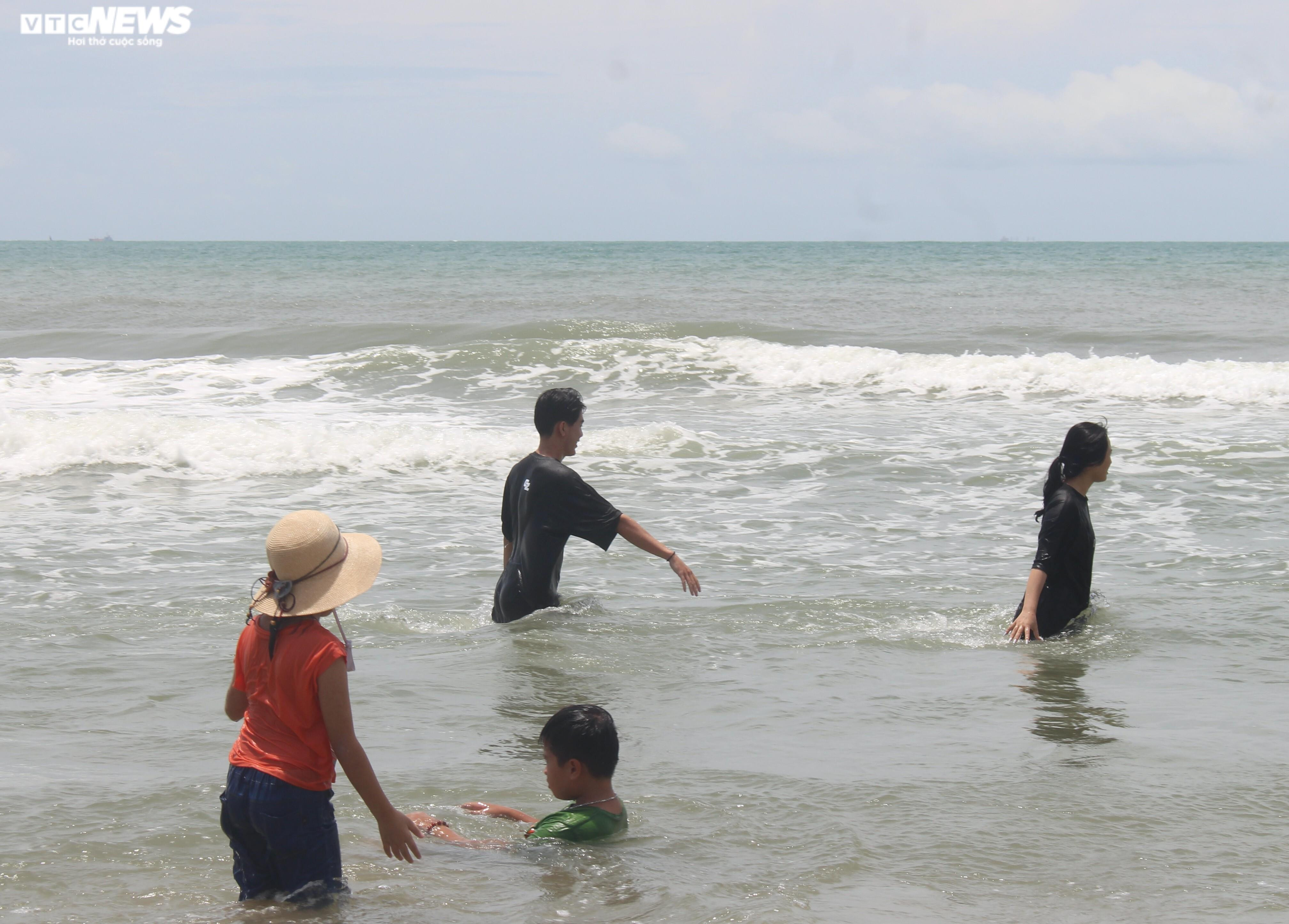 Biển Vũng Tàu thưa thớt, dịch vụ cho thuê mô tô nước ngồi 'hóng' khách - 3