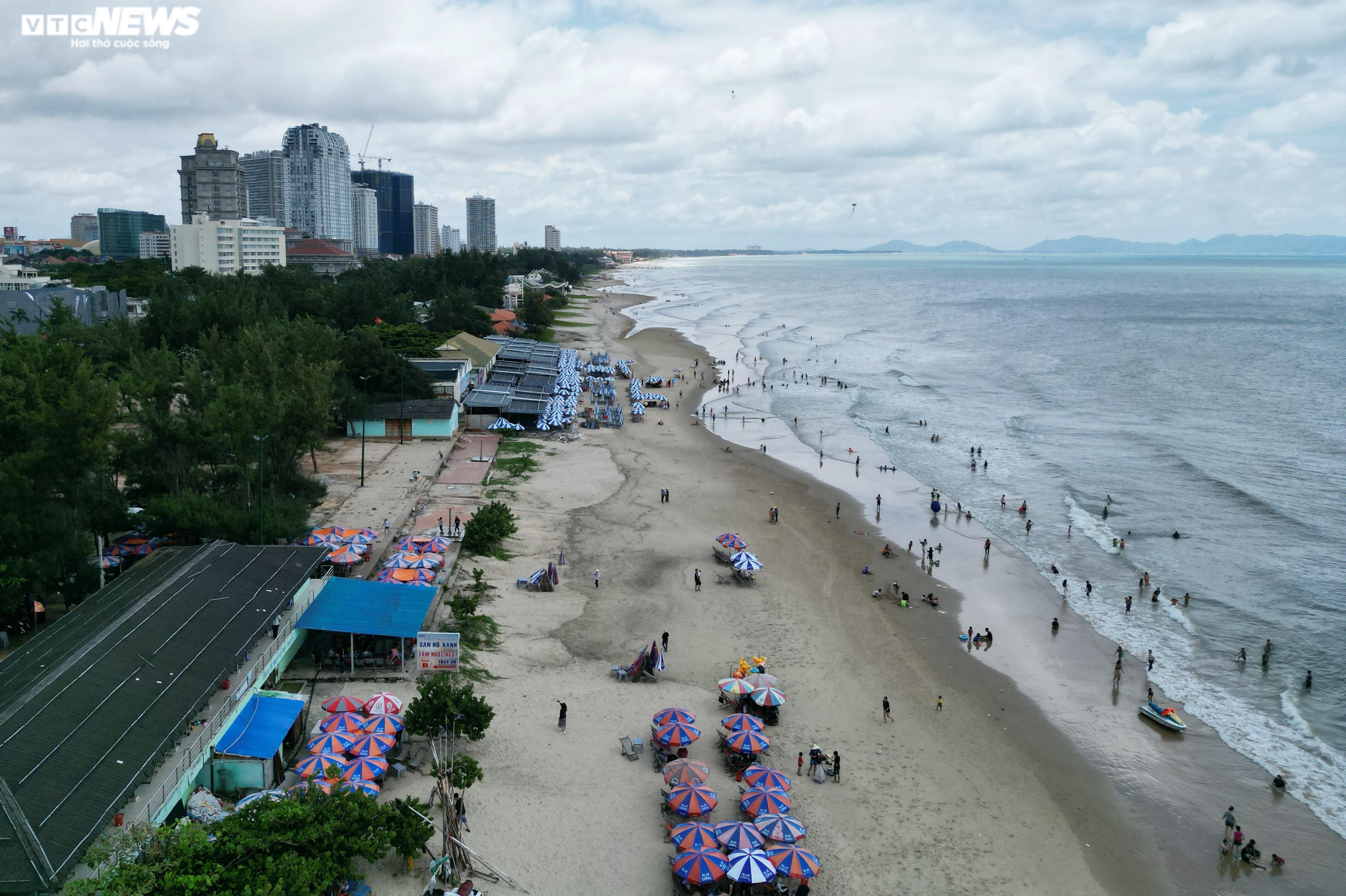 Biển Vũng Tàu thưa thớt, dịch vụ cho thuê mô tô nước ngồi 'hóng' khách - 1