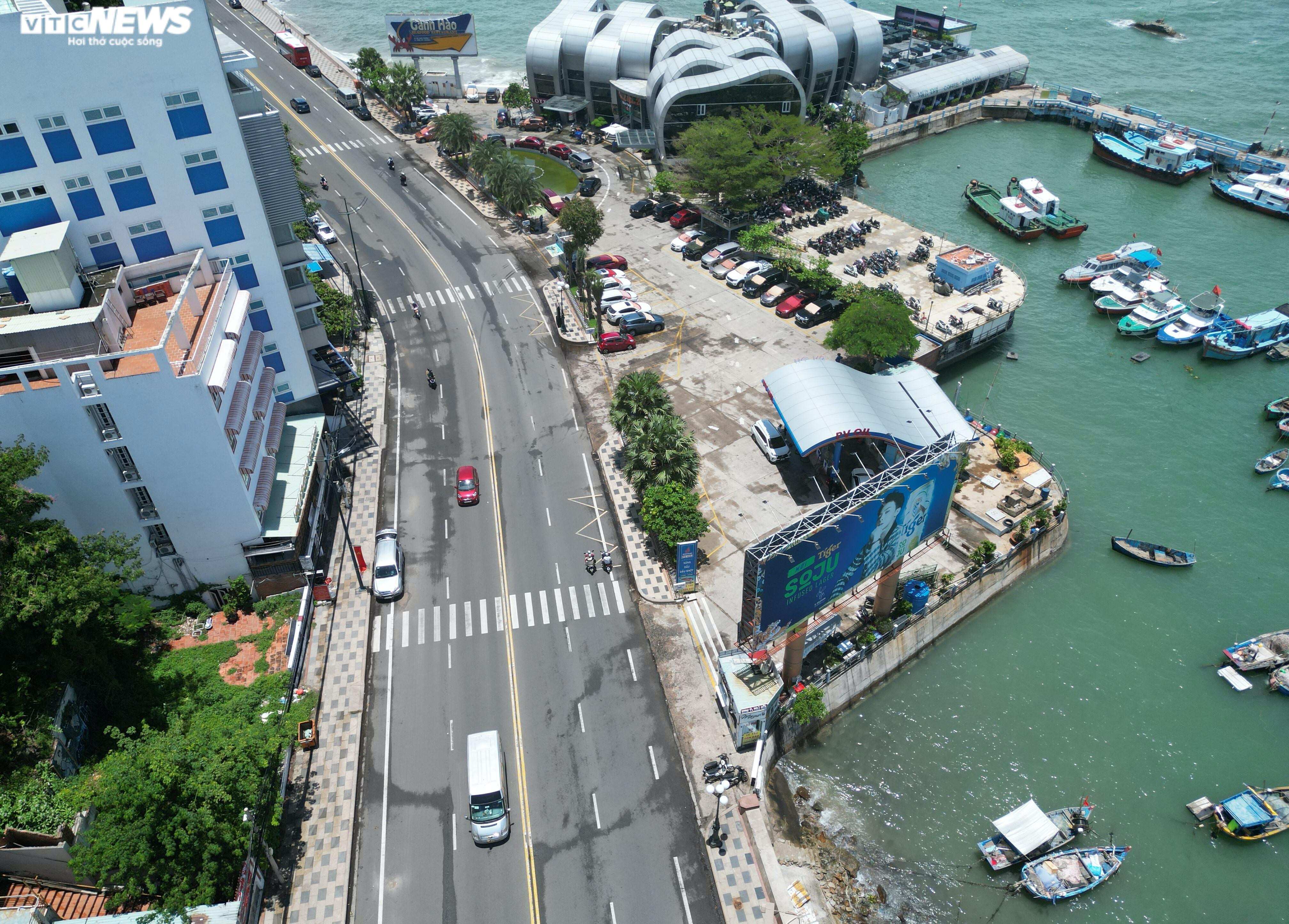 Biển Vũng Tàu thưa thớt, dịch vụ cho thuê mô tô nước ngồi 'hóng' khách - 12