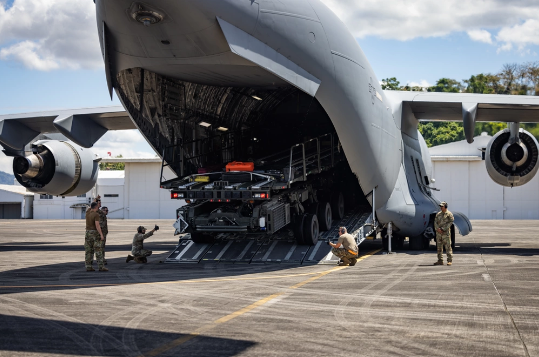 Siêu vận tải 'ngựa thồ' C-17 phục vụ đoàn ông Biden đến Hà Nội có gì đặc biệt? - 6
