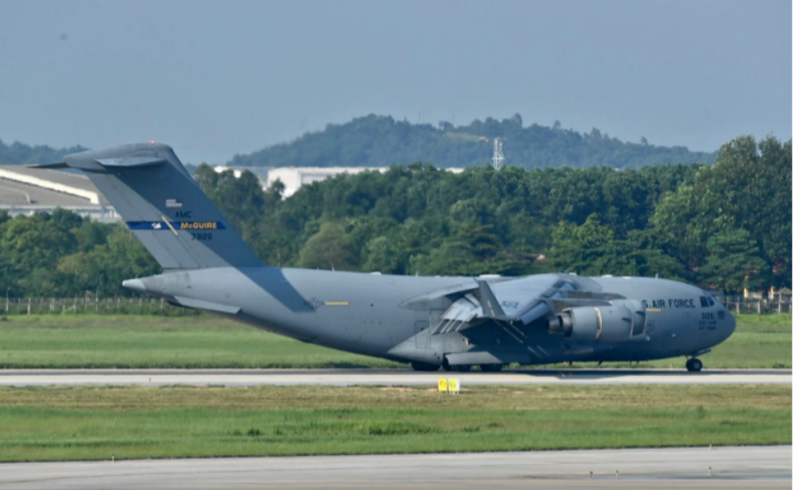 Siêu vận tải 'ngựa thồ' C-17 phục vụ đoàn ông Biden đến Hà Nội có gì đặc biệt? - 1