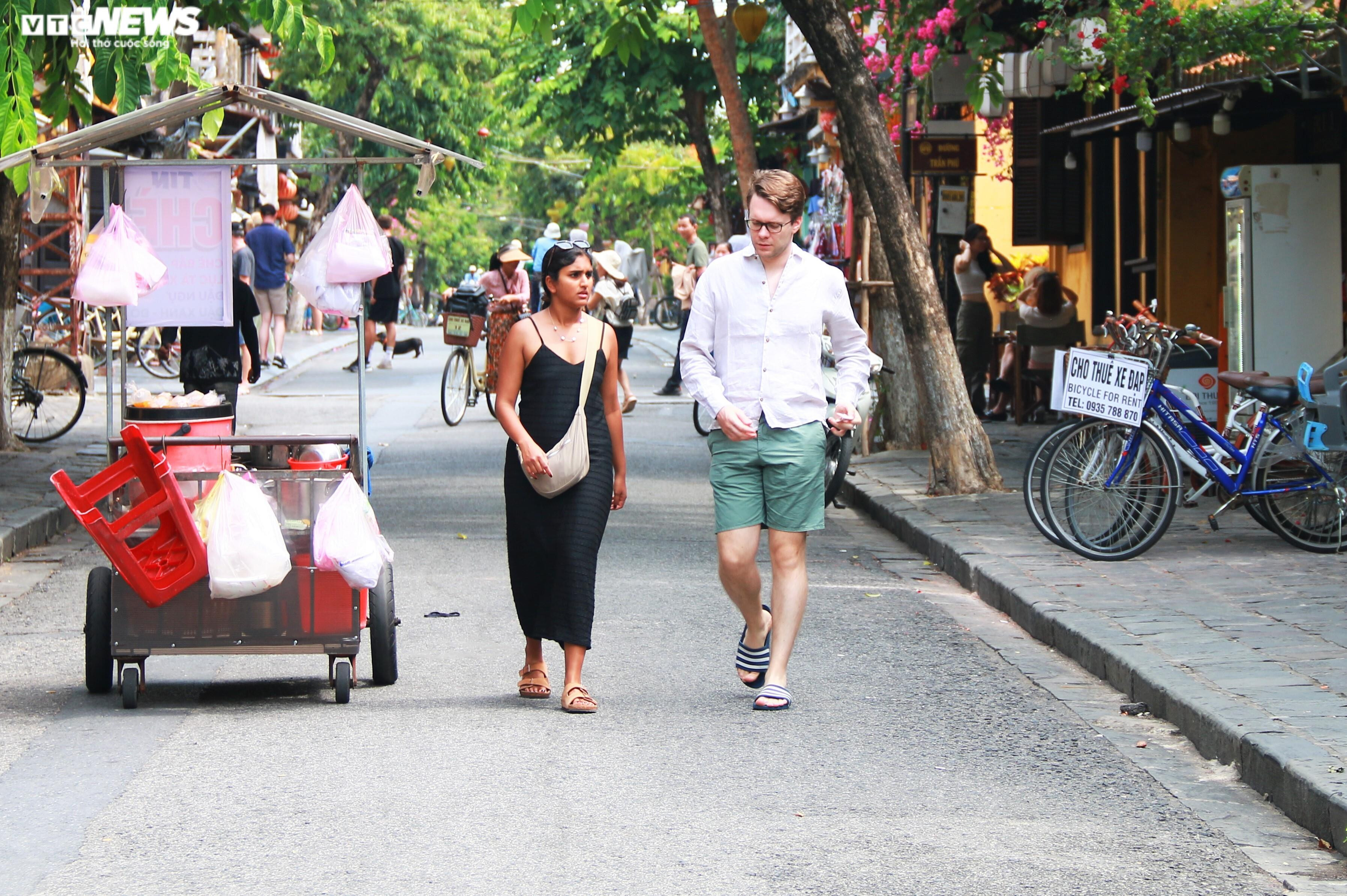 Phố cổ Hội An lưa thưa du khách trong ngày đầu nghỉ lễ Quốc khánh - 7