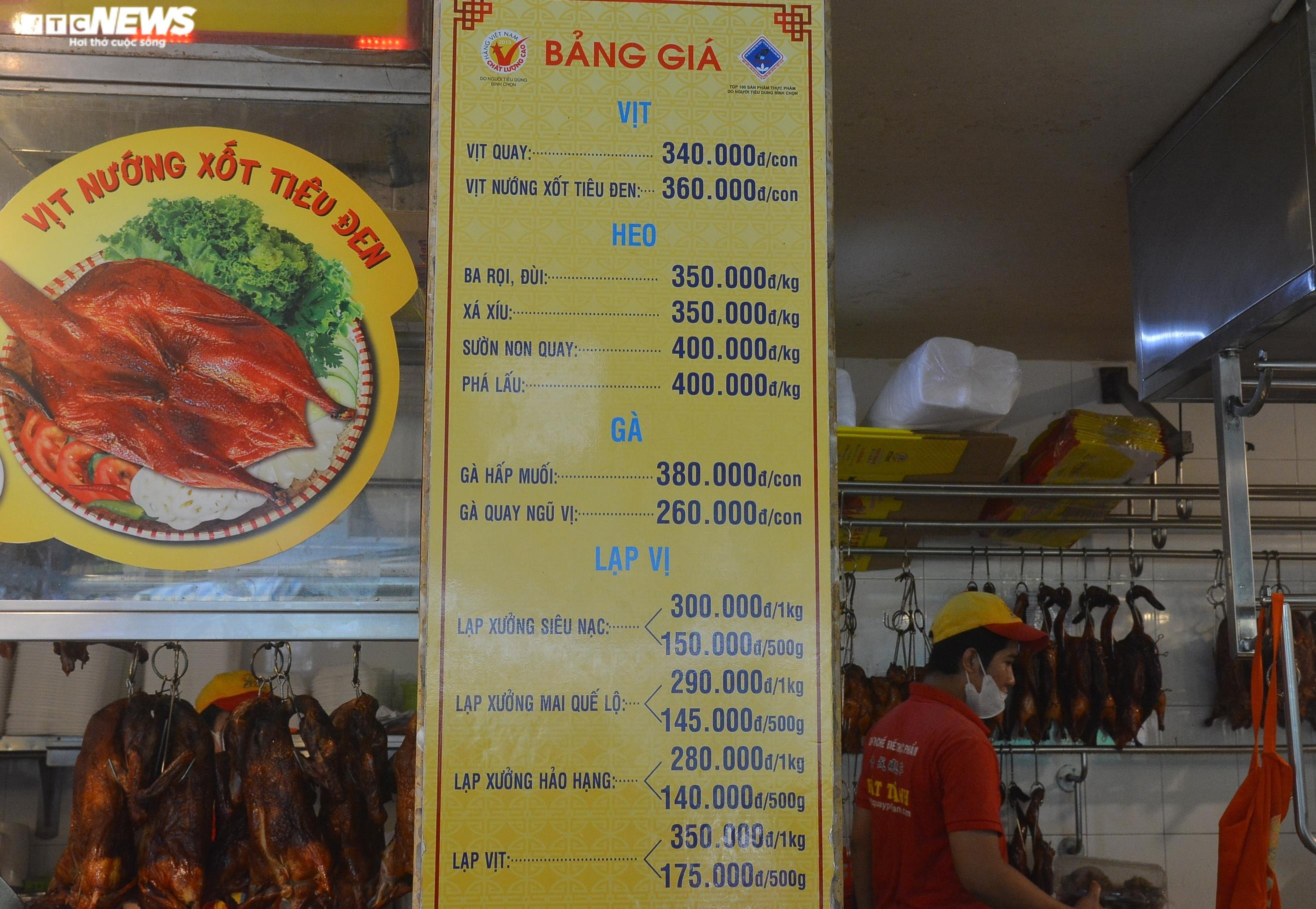 Phố vịt quay ở TP.HCM tấp nập dịp lễ Quốc khánh, có tiệm bán nghìn con mỗi ngày - 11