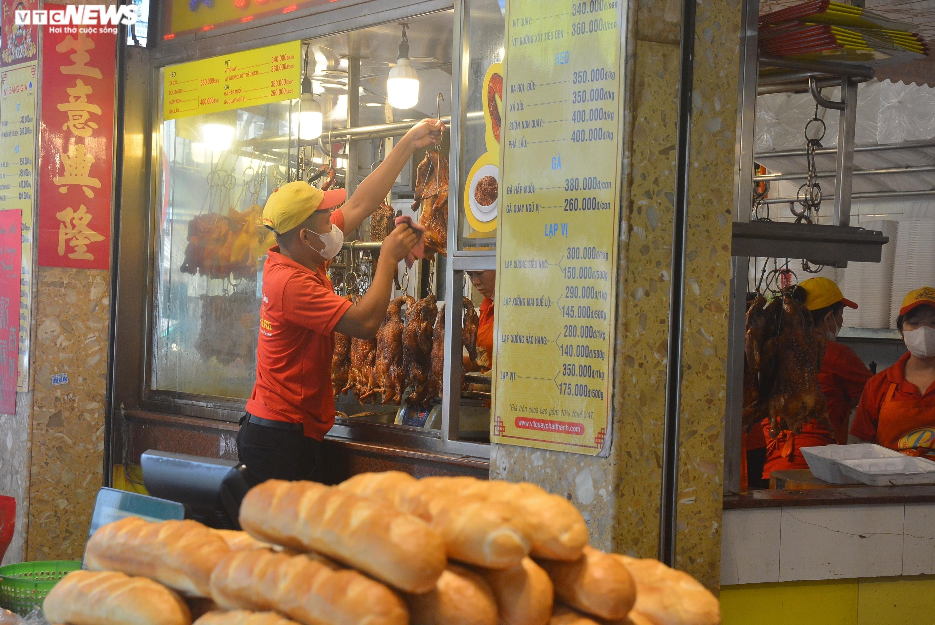 Phố vịt quay ở TP.HCM tấp nập dịp lễ Quốc khánh, có tiệm bán nghìn con mỗi ngày - 12