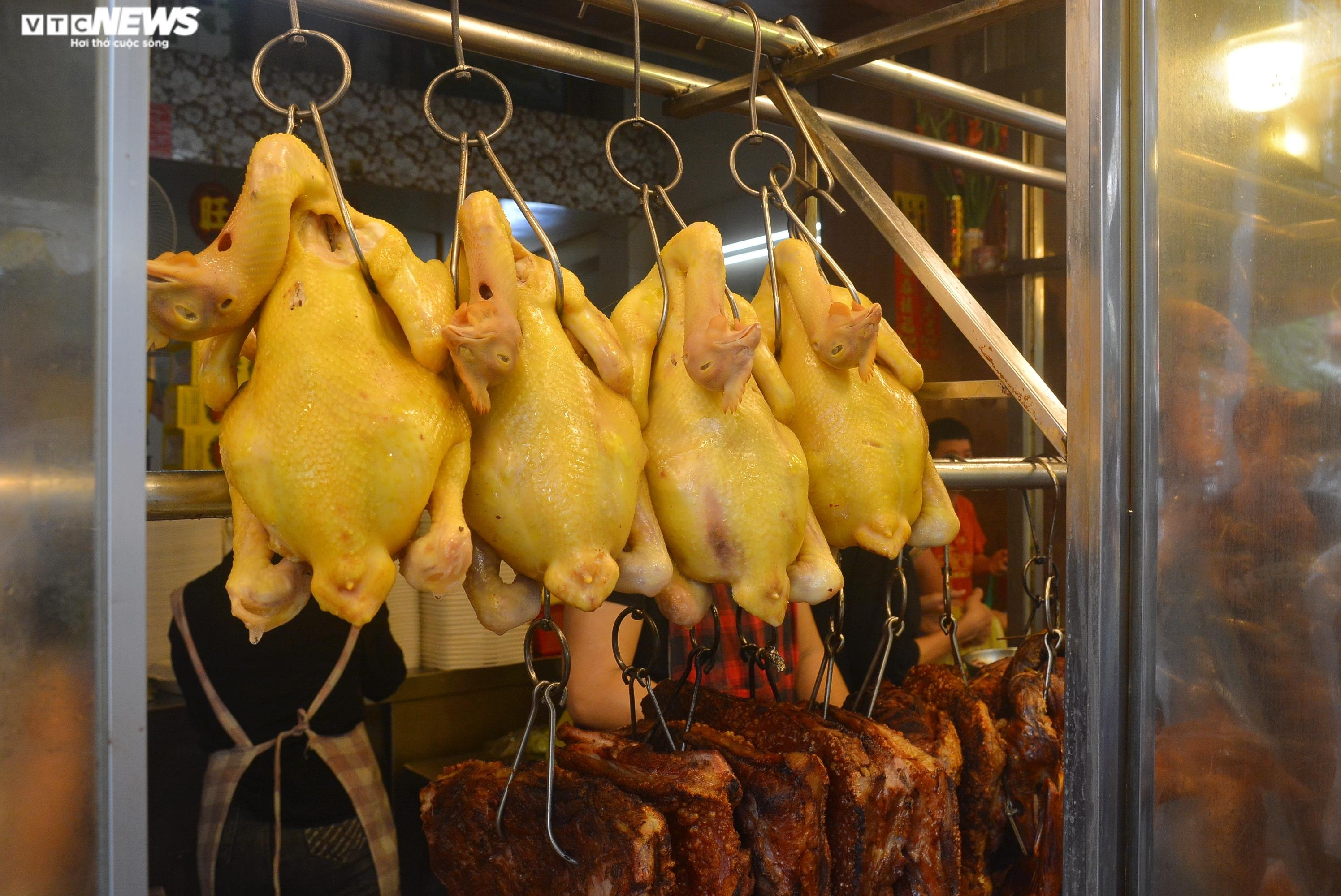 Phố vịt quay ở TP.HCM tấp nập dịp lễ Quốc khánh, có tiệm bán nghìn con mỗi ngày - 9