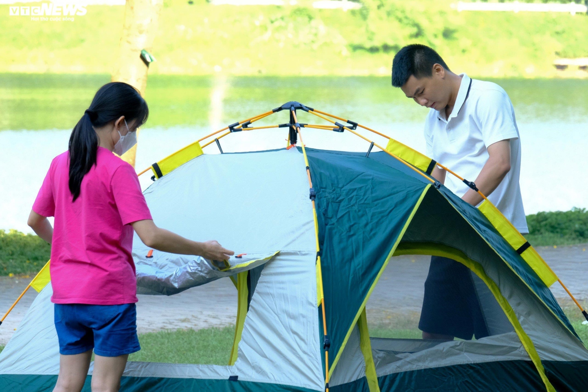 Nghỉ lễ 2/9, người Hà Nội đổ về công viên Yên Sở cắm trại, nướng thịt - 5