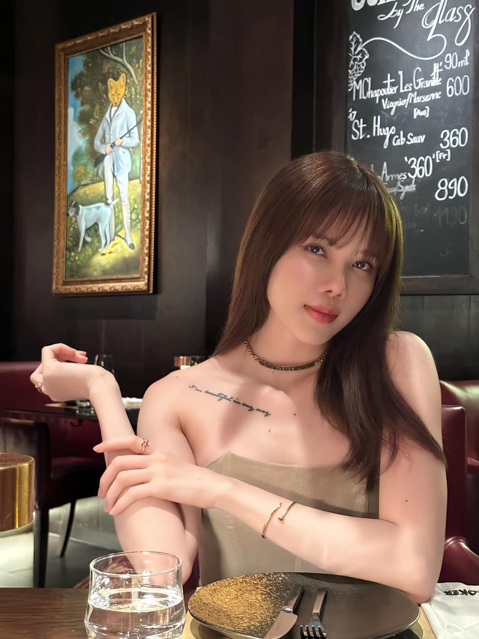 Sao Việt 4/9: Lý Nhã Kỳ thử váy cưới, Kim Tử Long hội ngộ vợ cũ thứ 2 - 6