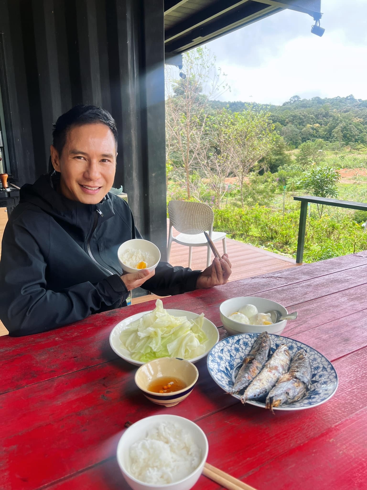Sao Việt 4/9: Lý Nhã Kỳ thử váy cưới, Kim Tử Long hội ngộ vợ cũ thứ 2 - 18