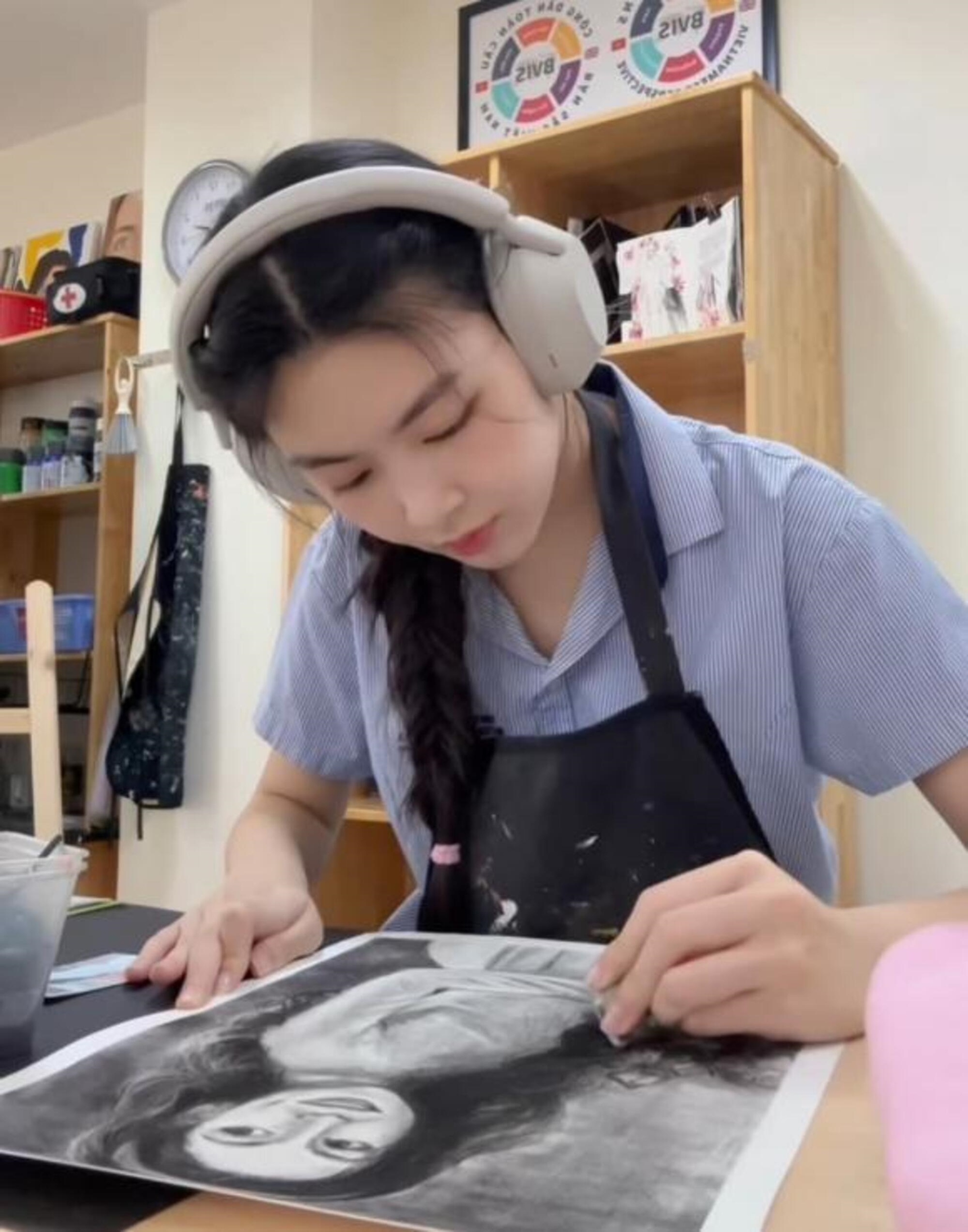 Sao Việt 3/9: Thuỷ Tiên khác lạ nghi 'dao kéo', Khánh Thi gợi cảm bên chồng - 5