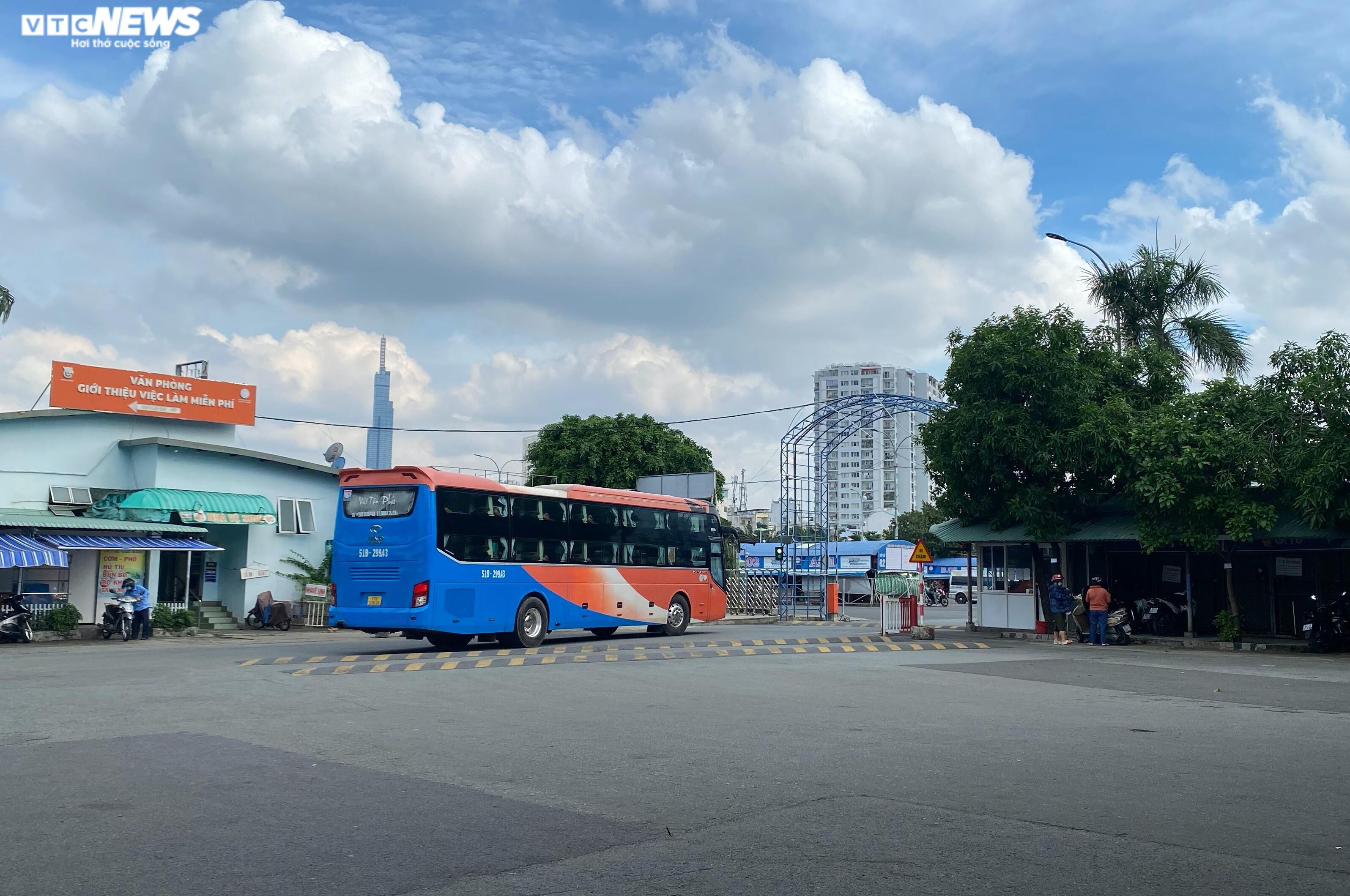 Giao thông ngày cuối nghỉ lễ: Hà Nội ùn tắc, TP.HCM thông thoáng - 22